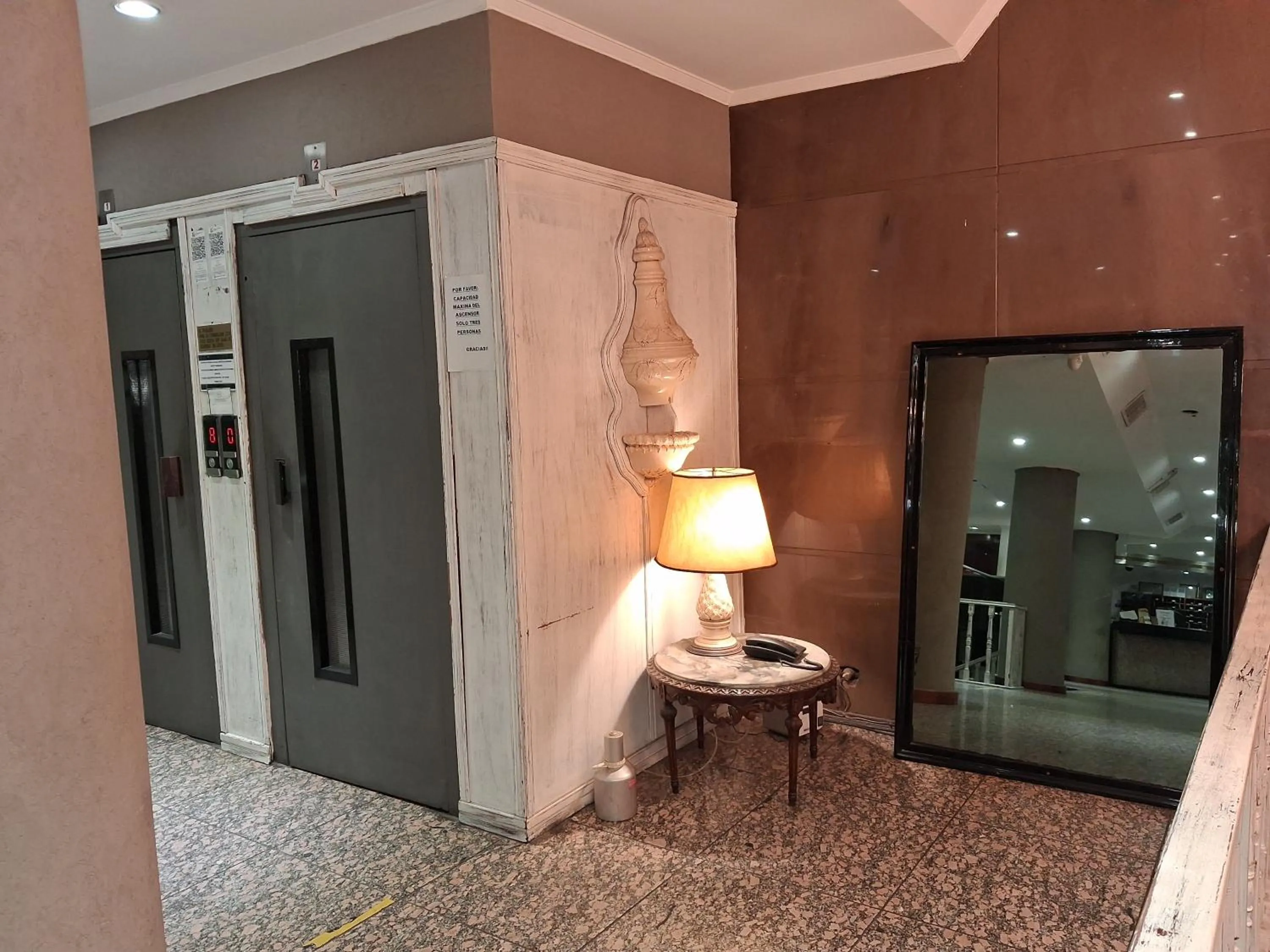 elevator in Esmeralda Palace Hotel