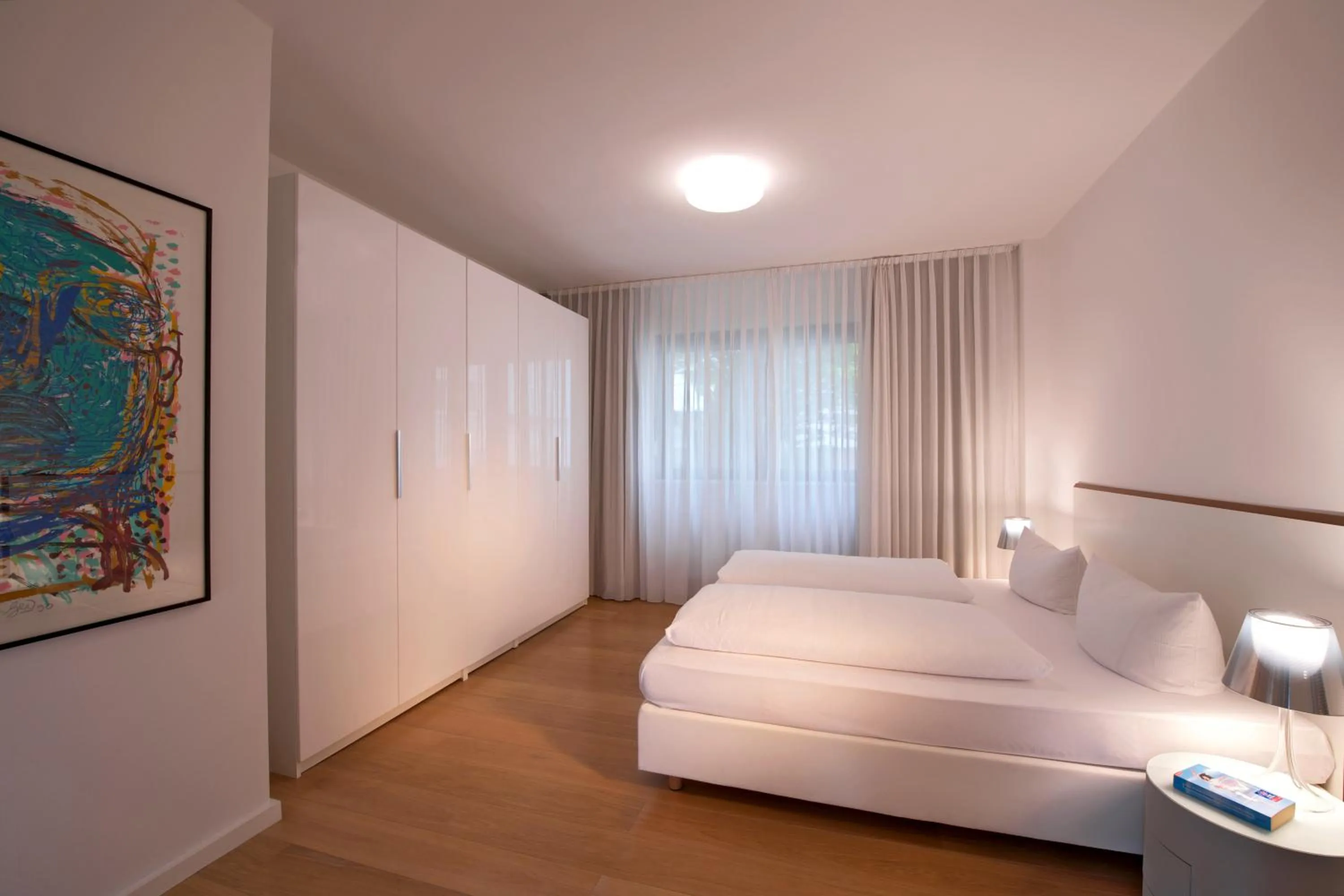 Photo of the whole room, Bed in Art'Appart Suiten - kontaktloser Check-In