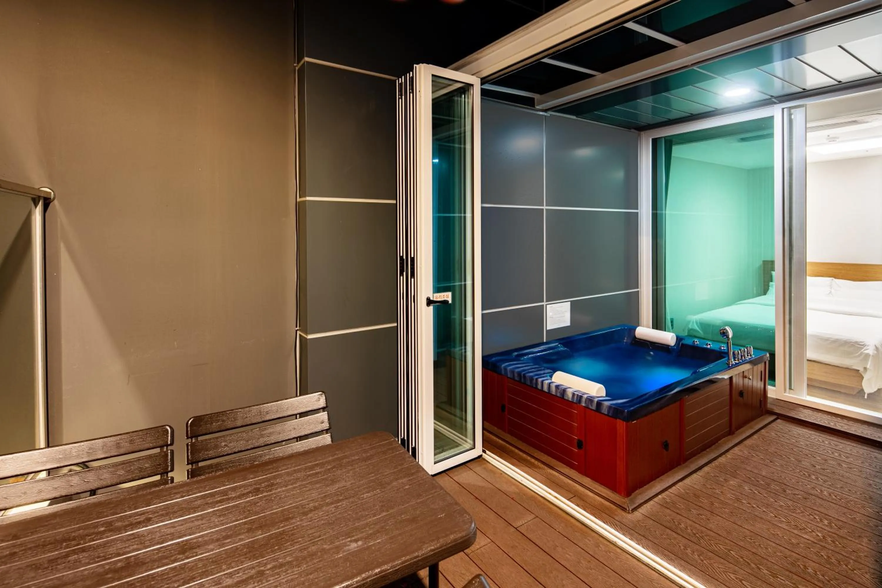 Balcony/Terrace, Bed in K-Hills The Terrace