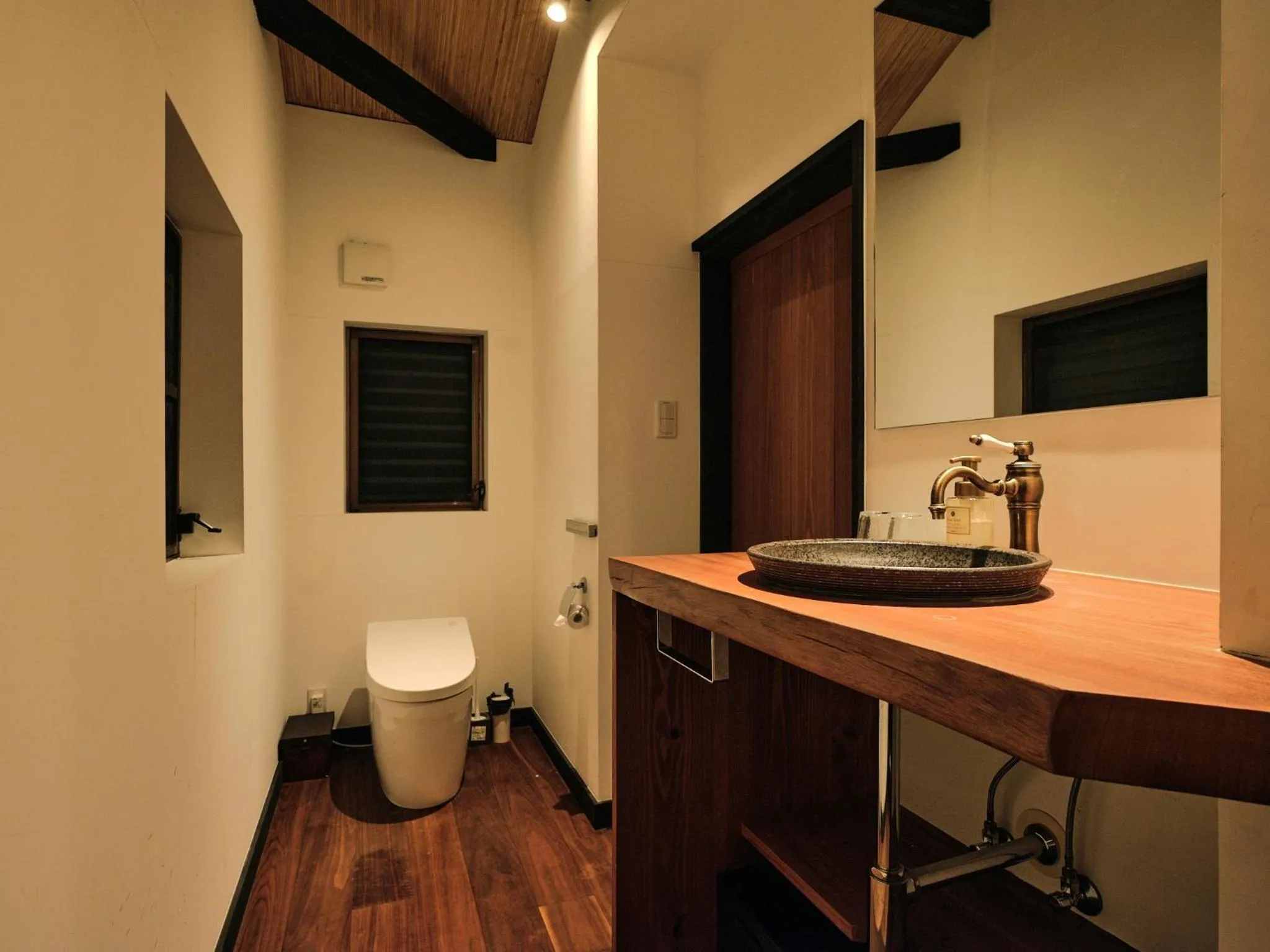 Toilet in Tsumugi Nishinotoinhanayacho