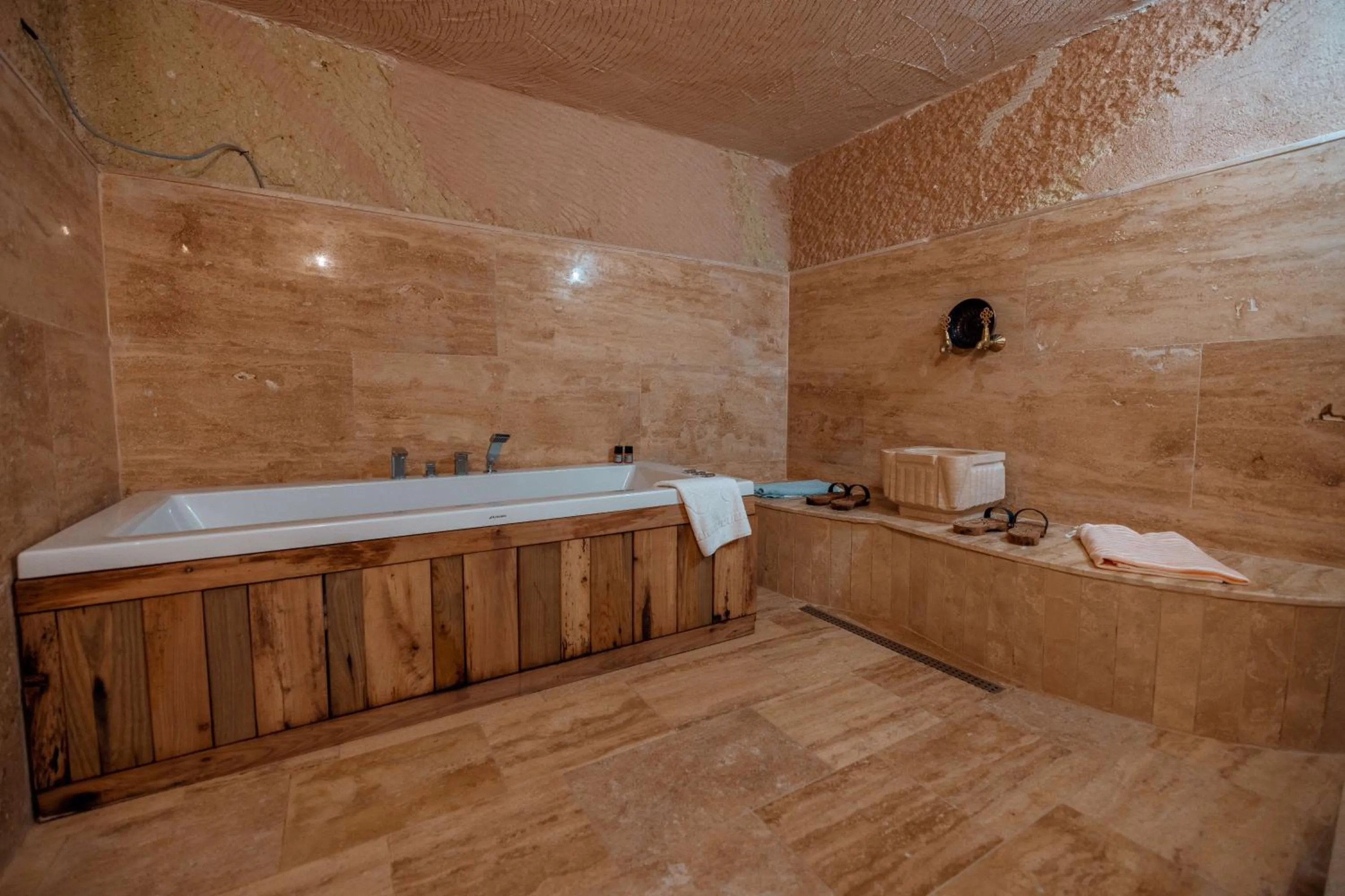 Hot Tub in Misty Cave Hotel