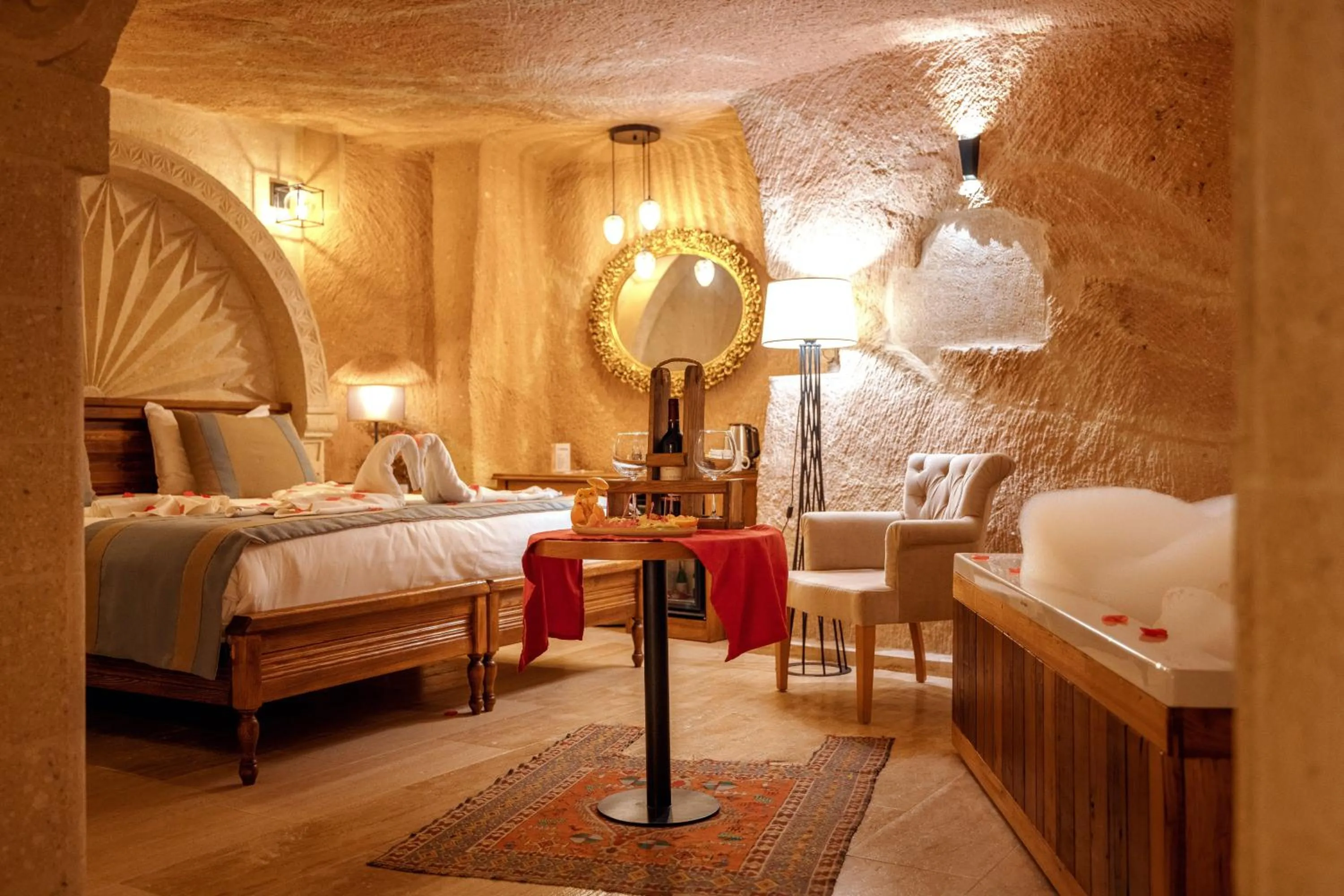 Living room, Bed in Misty Cave Hotel