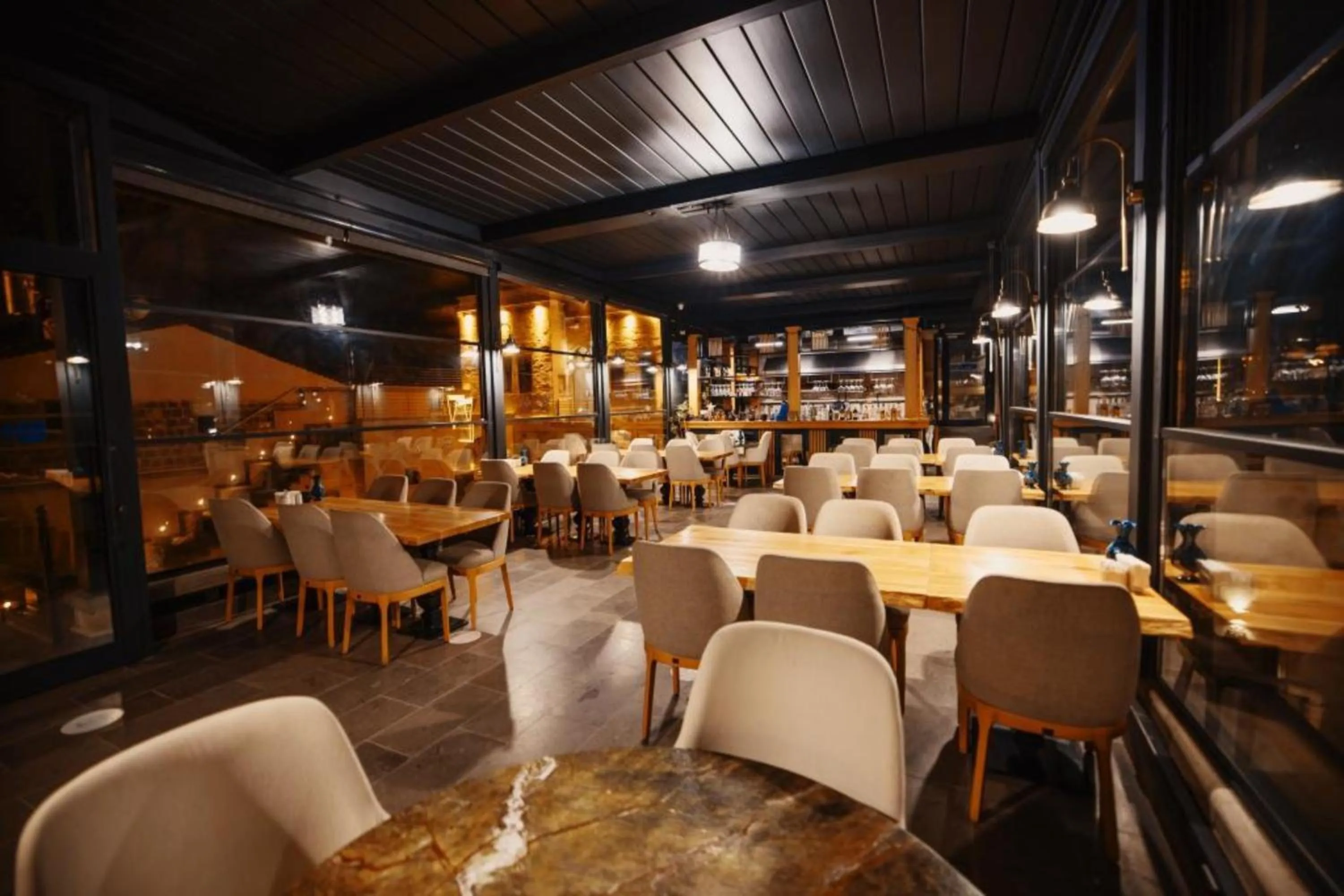 Restaurant/places to eat in Misty Cave Hotel