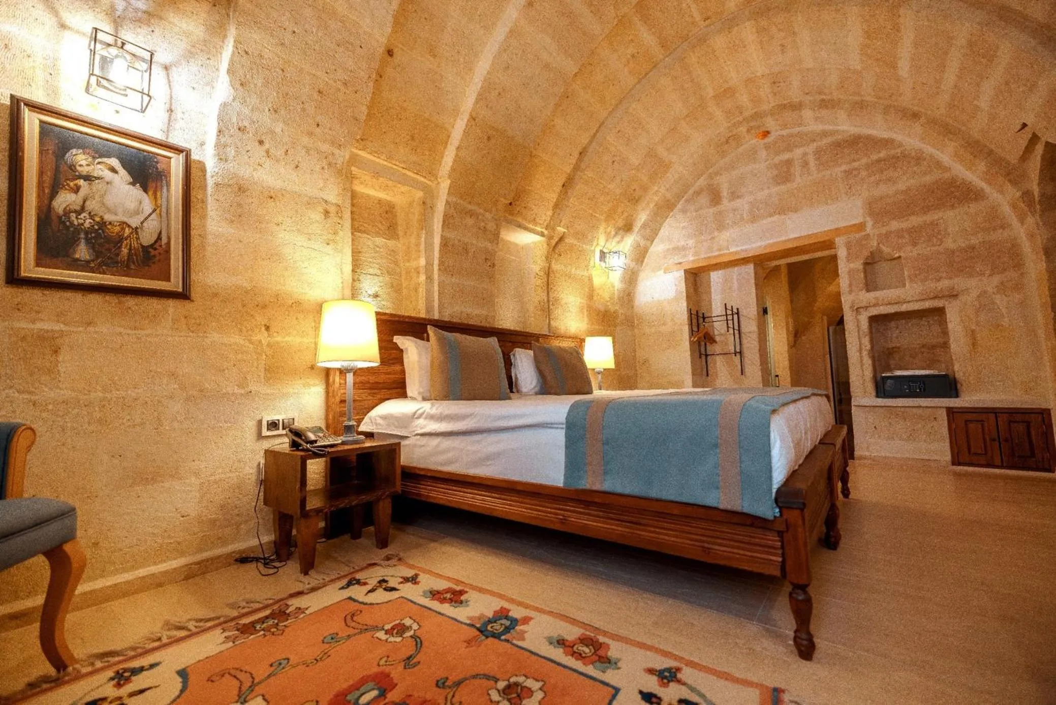 Bedroom, Bed in Misty Cave Hotel