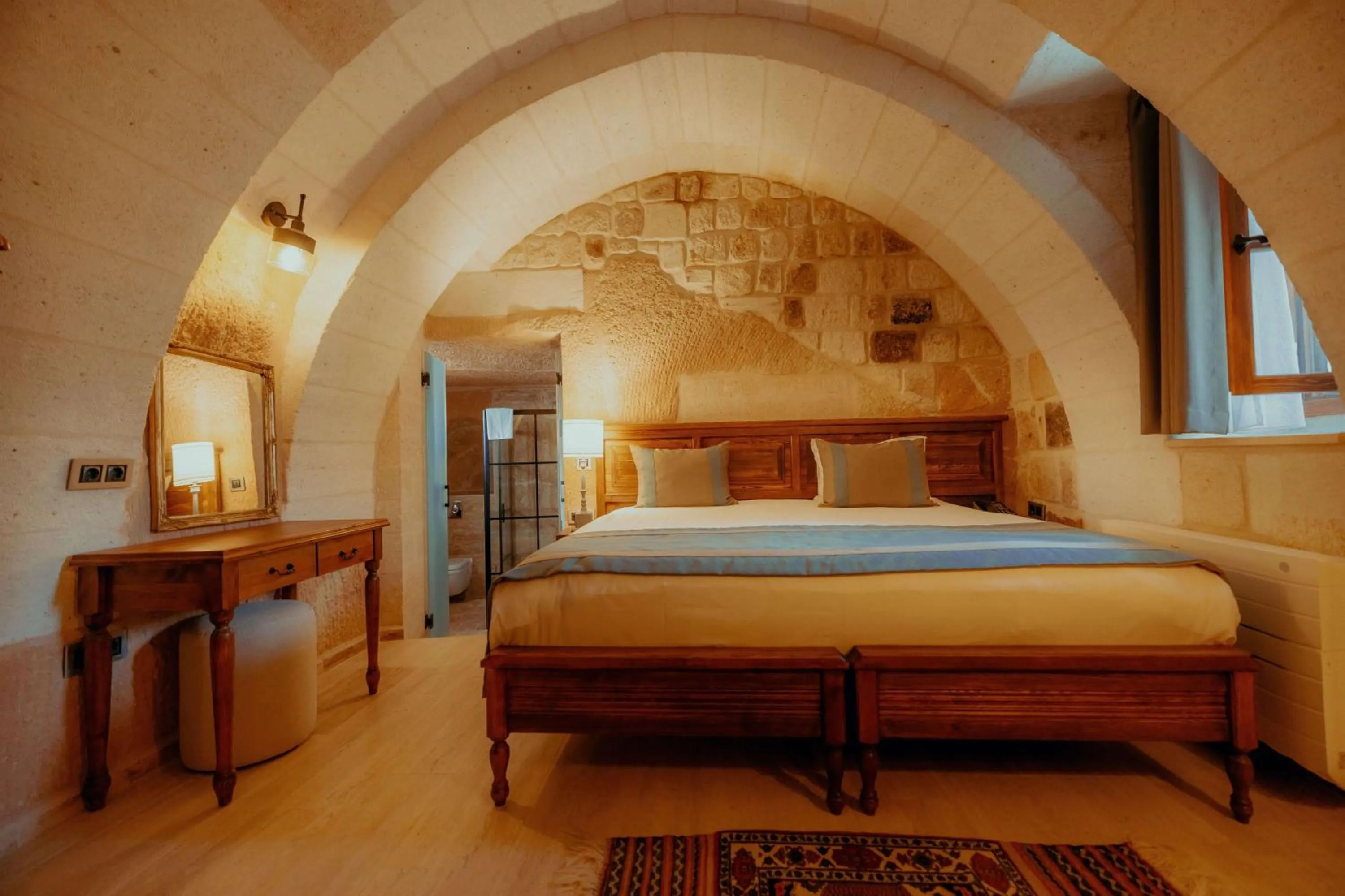 Bedroom, Bed in Misty Cave Hotel