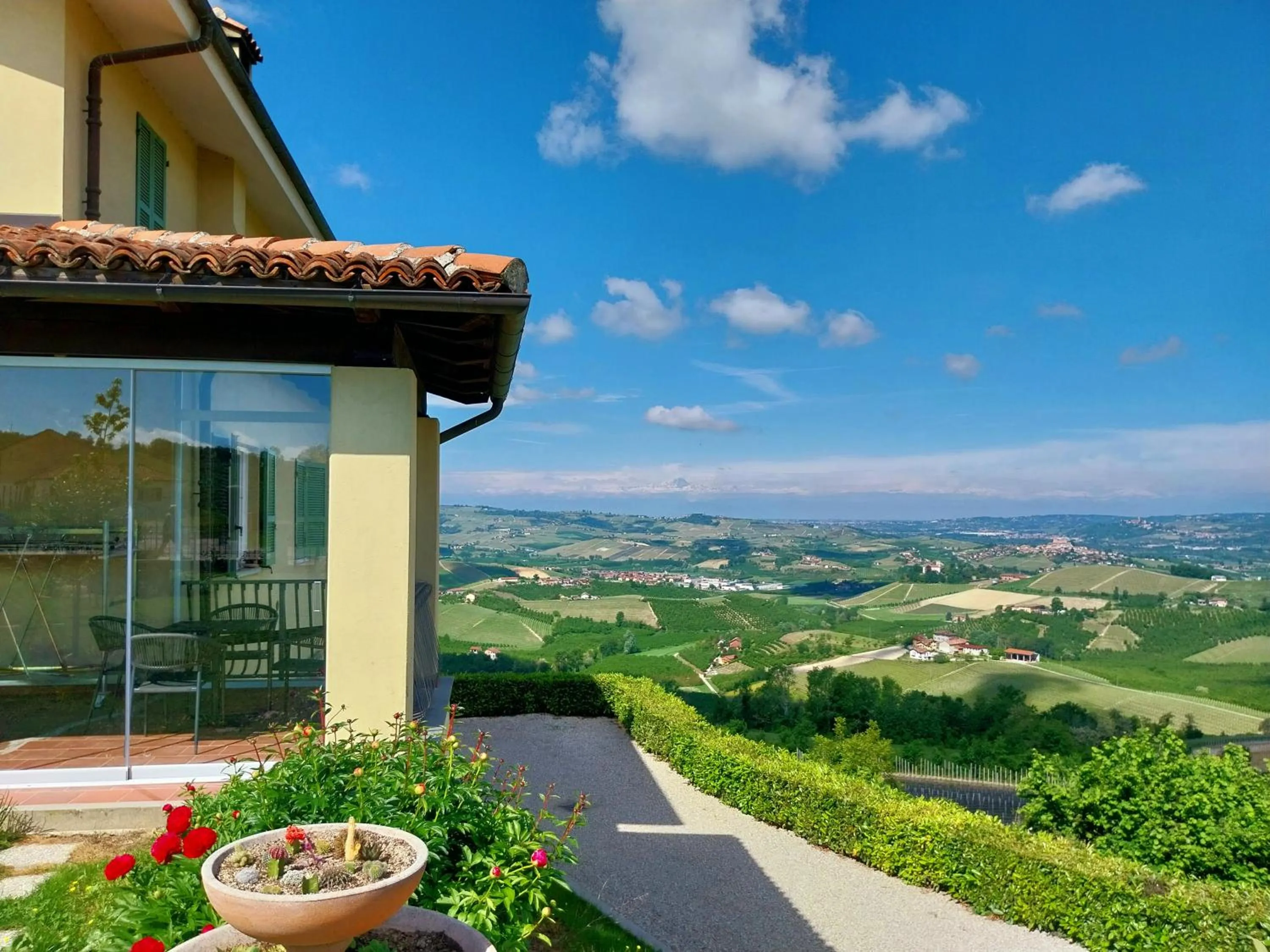 Property building in Villa Bellavista Alba, B&B