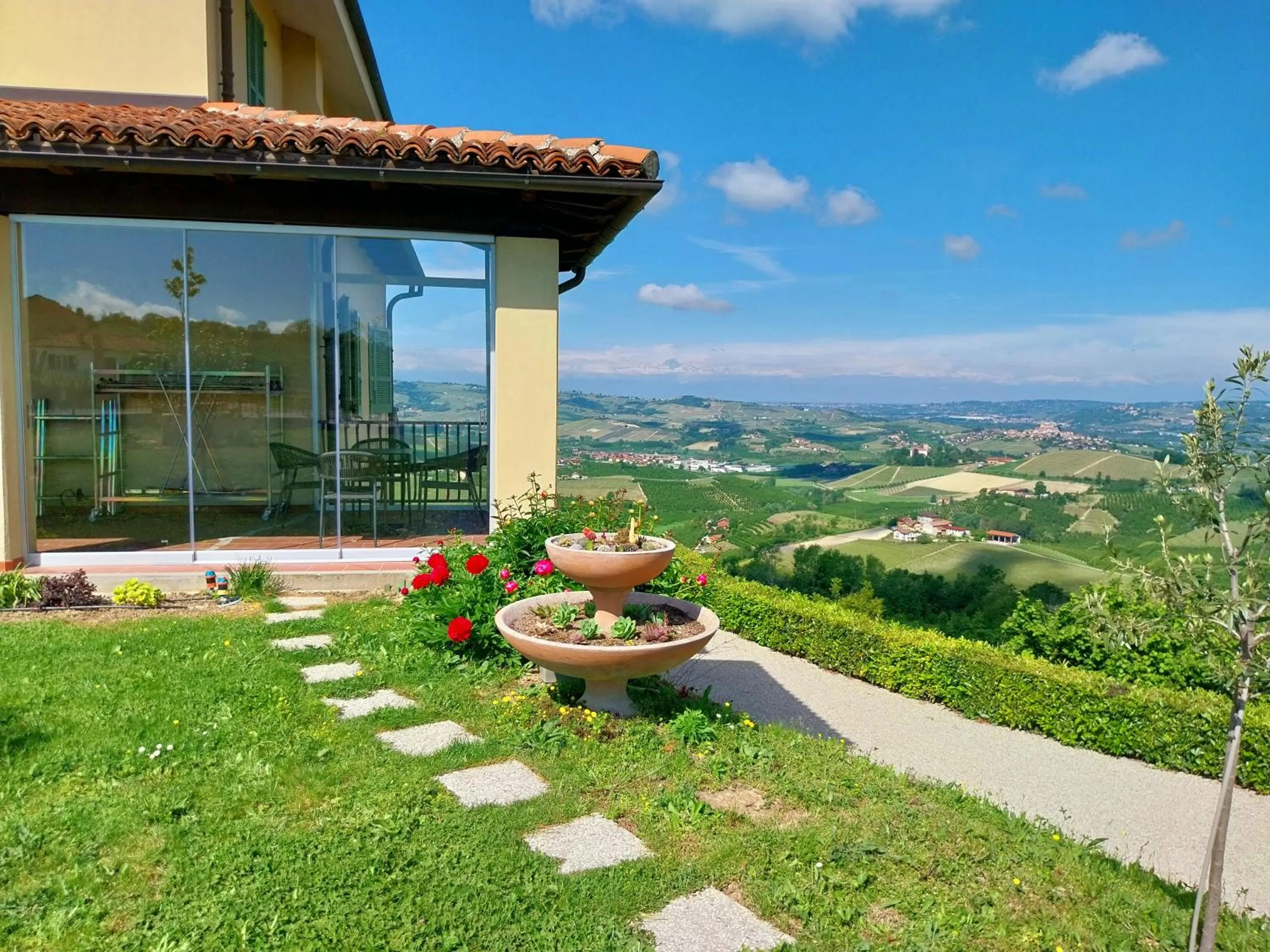 Property building in Villa Bellavista Alba, B&B