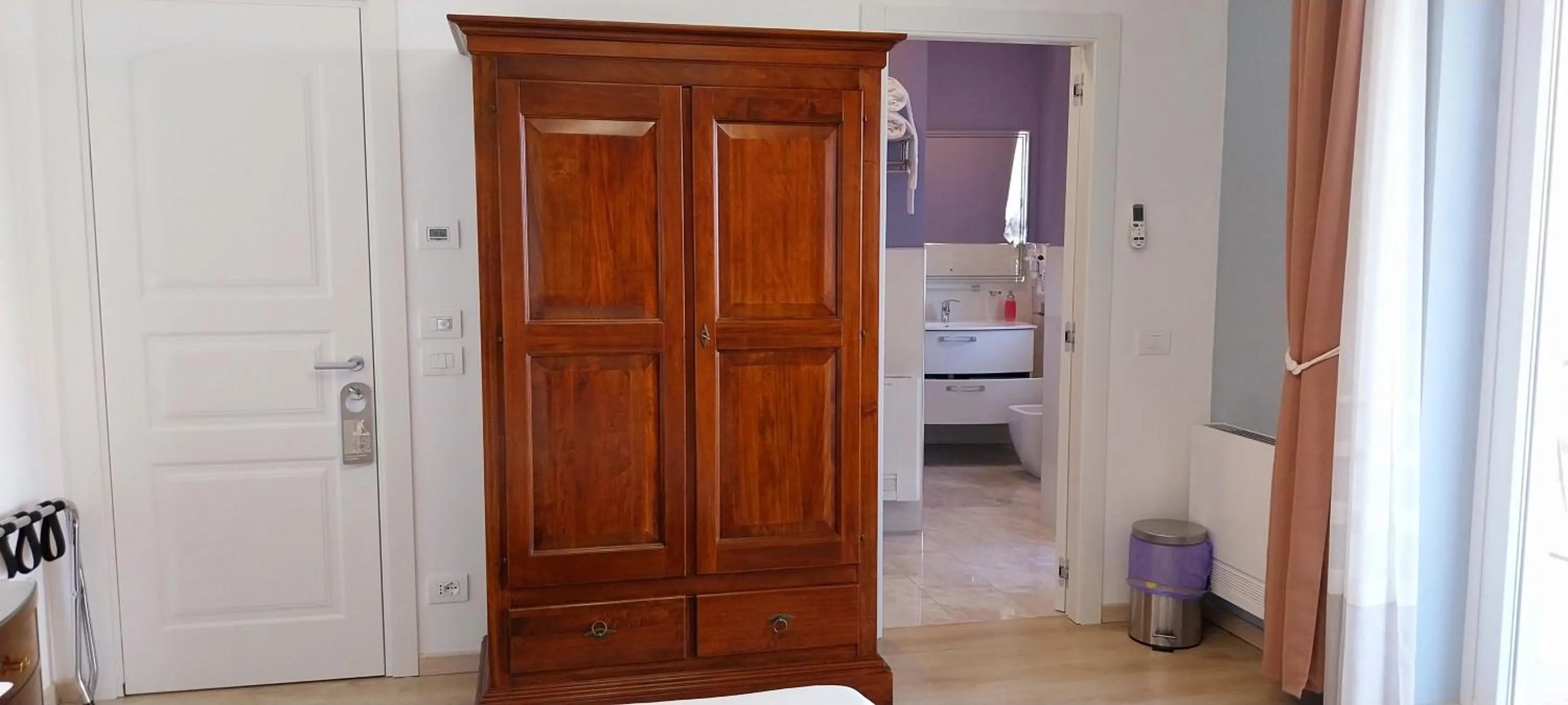 Photo of the whole room in Villa Bellavista Alba, B&B