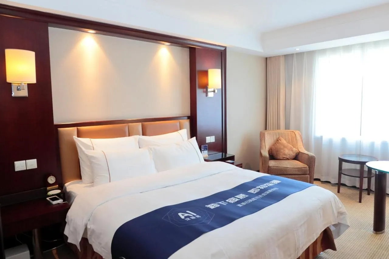 Bed in Jianguo Hotel Shanghai