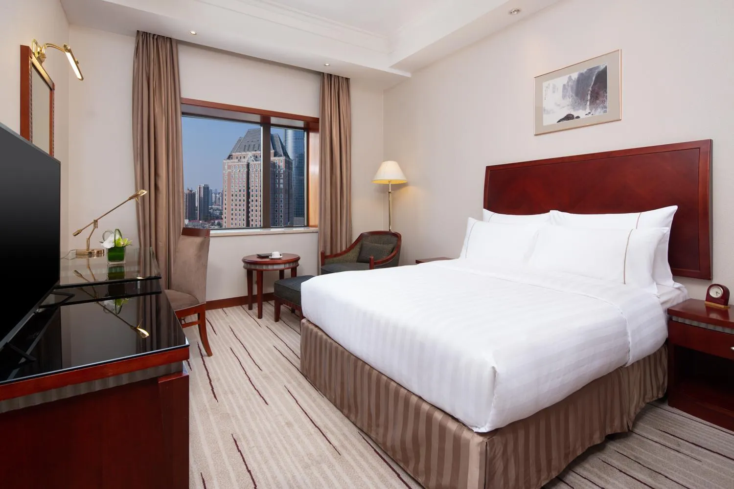 Photo of the whole room, Bed in Jianguo Hotel Shanghai