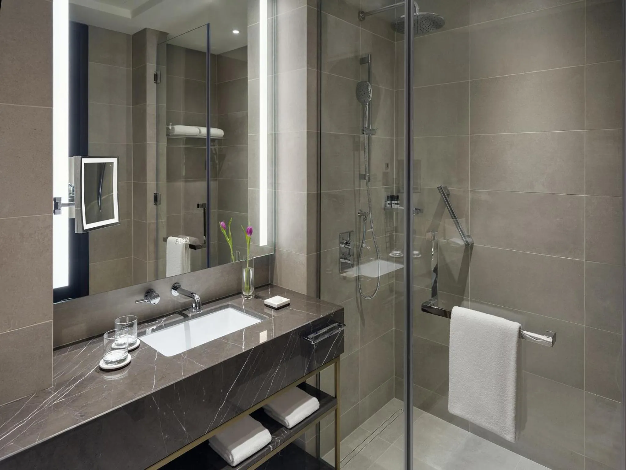 Shower in Hyatt Regency Al Kout Mall