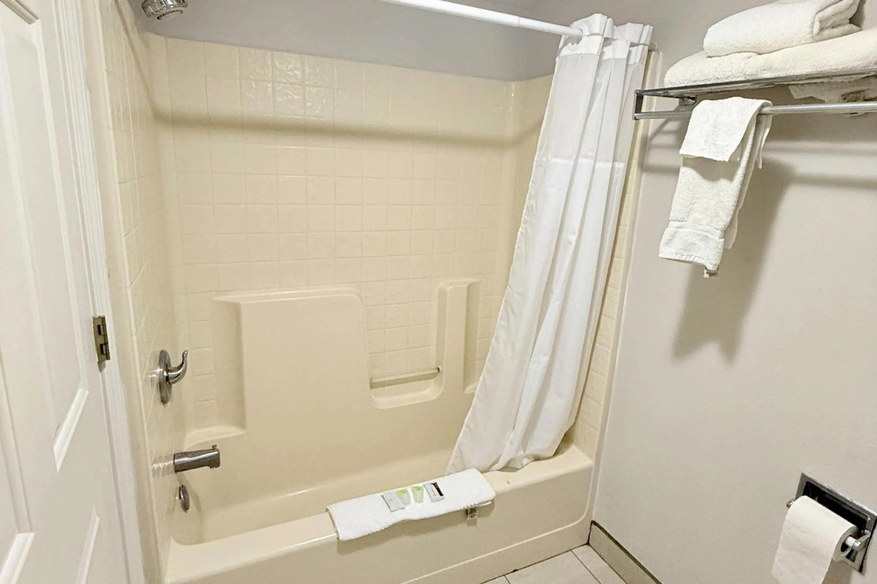 Bedroom in Rodeway Inn - SFI Winnemucca