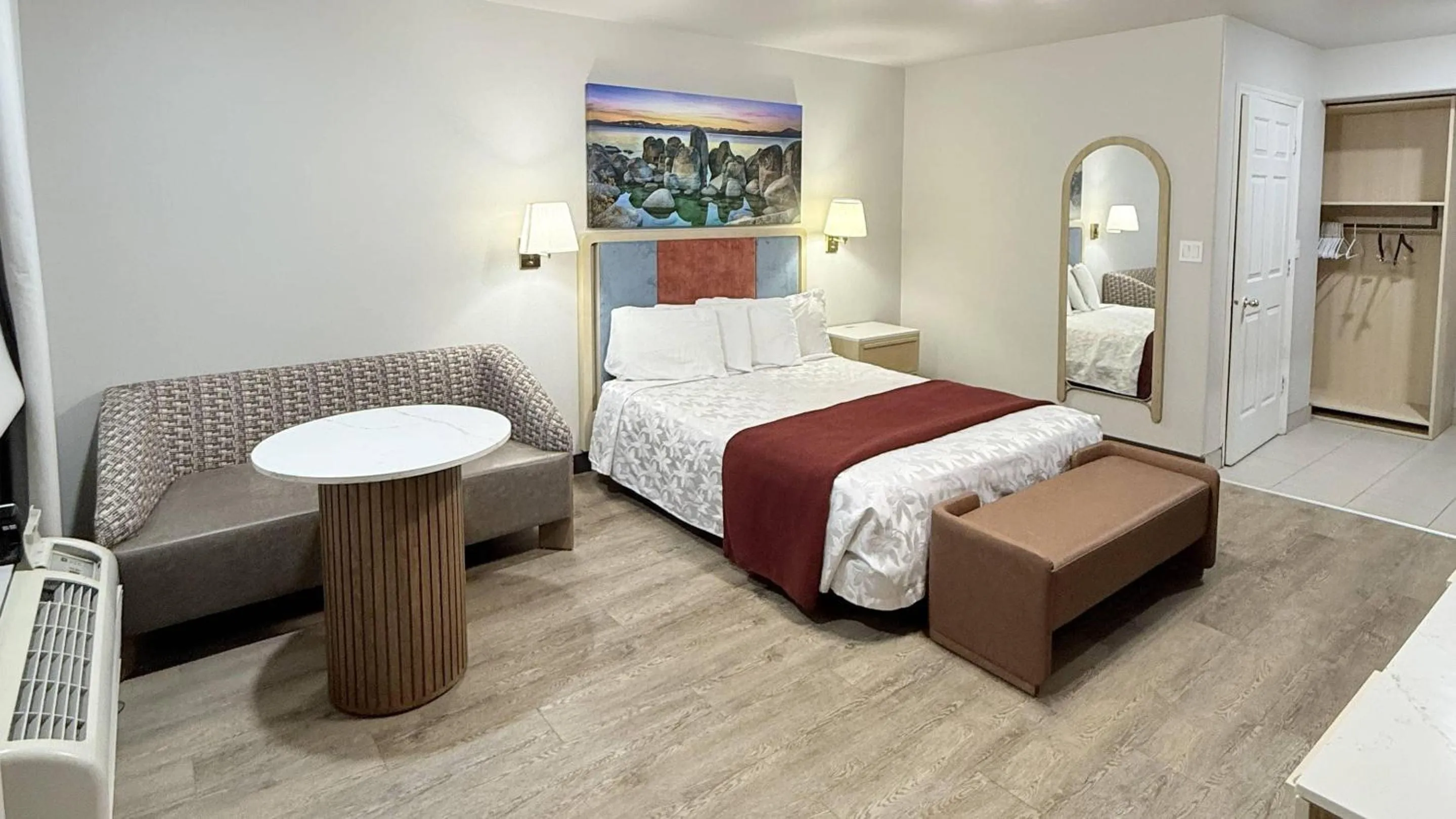 Bedroom, Bed in Rodeway Inn - SFI Winnemucca