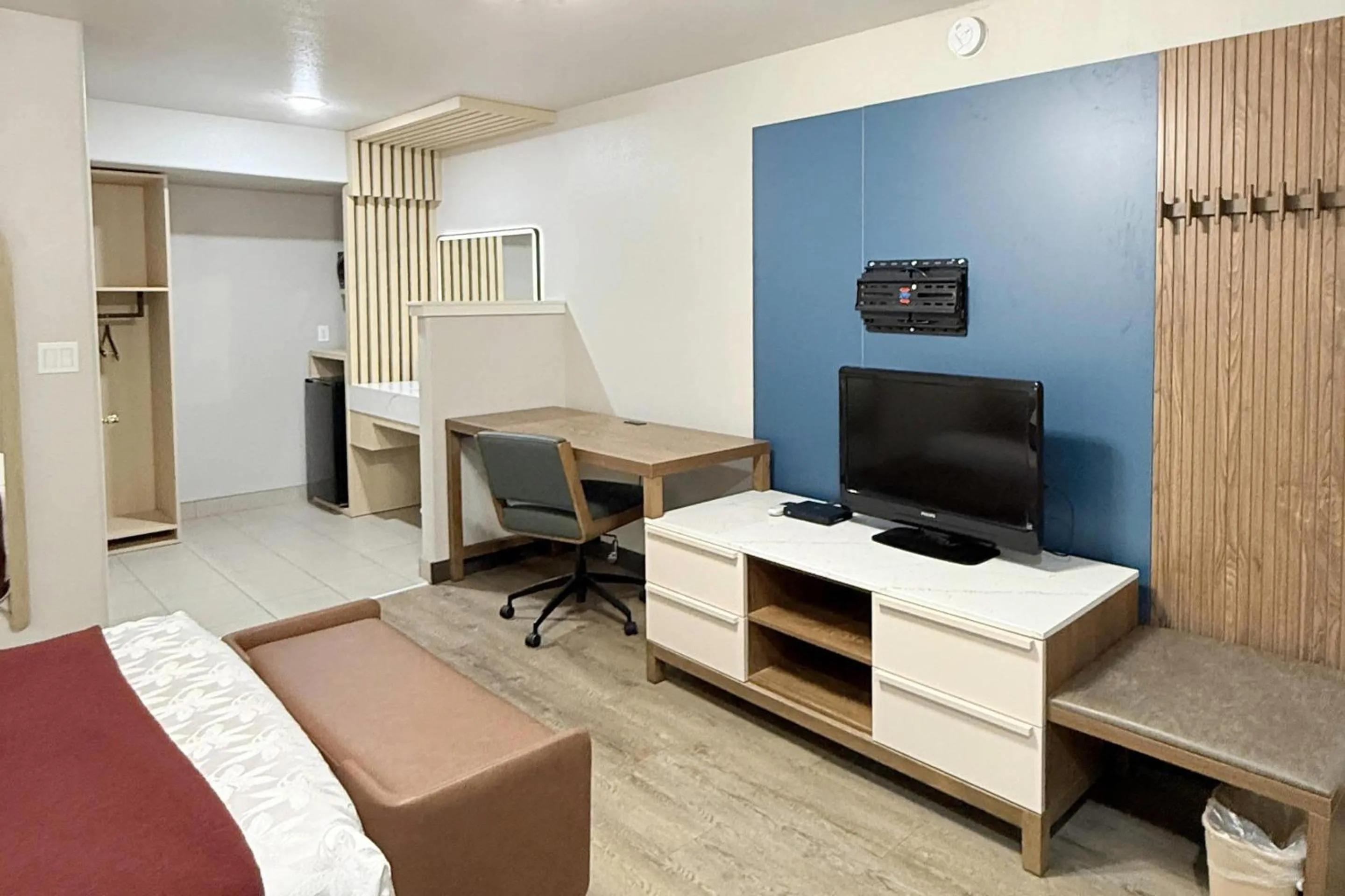 Bedroom, Bed in Rodeway Inn - SFI Winnemucca