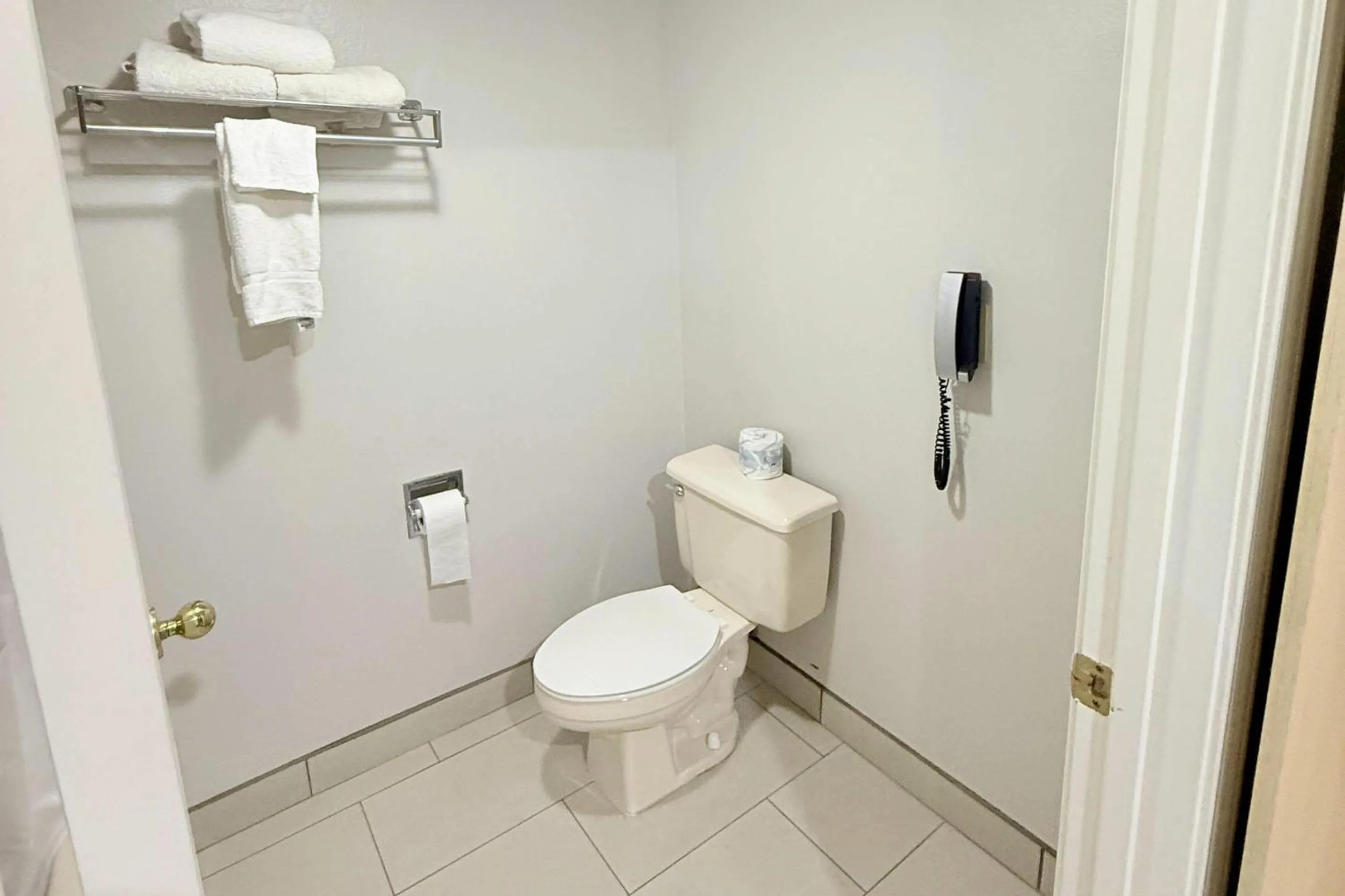 Bedroom in Rodeway Inn - SFI Winnemucca