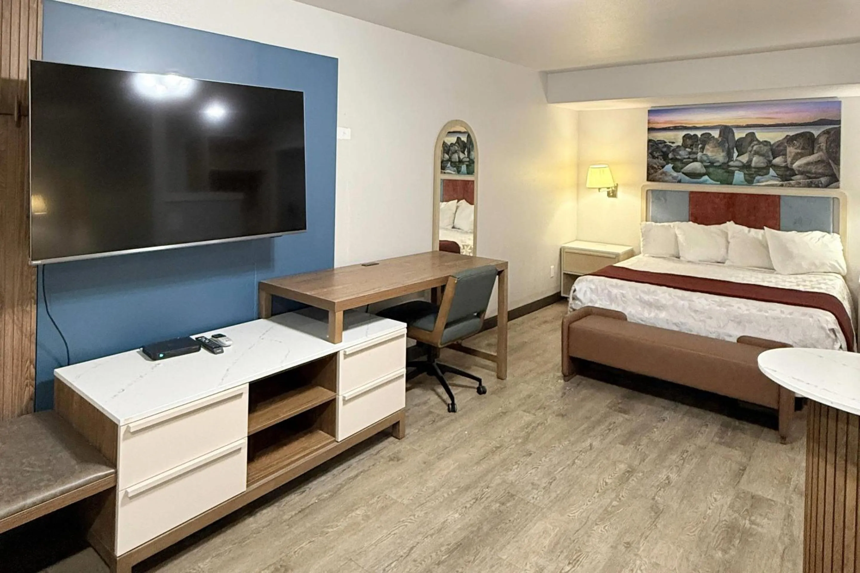 Bedroom, Bed in Rodeway Inn - SFI Winnemucca