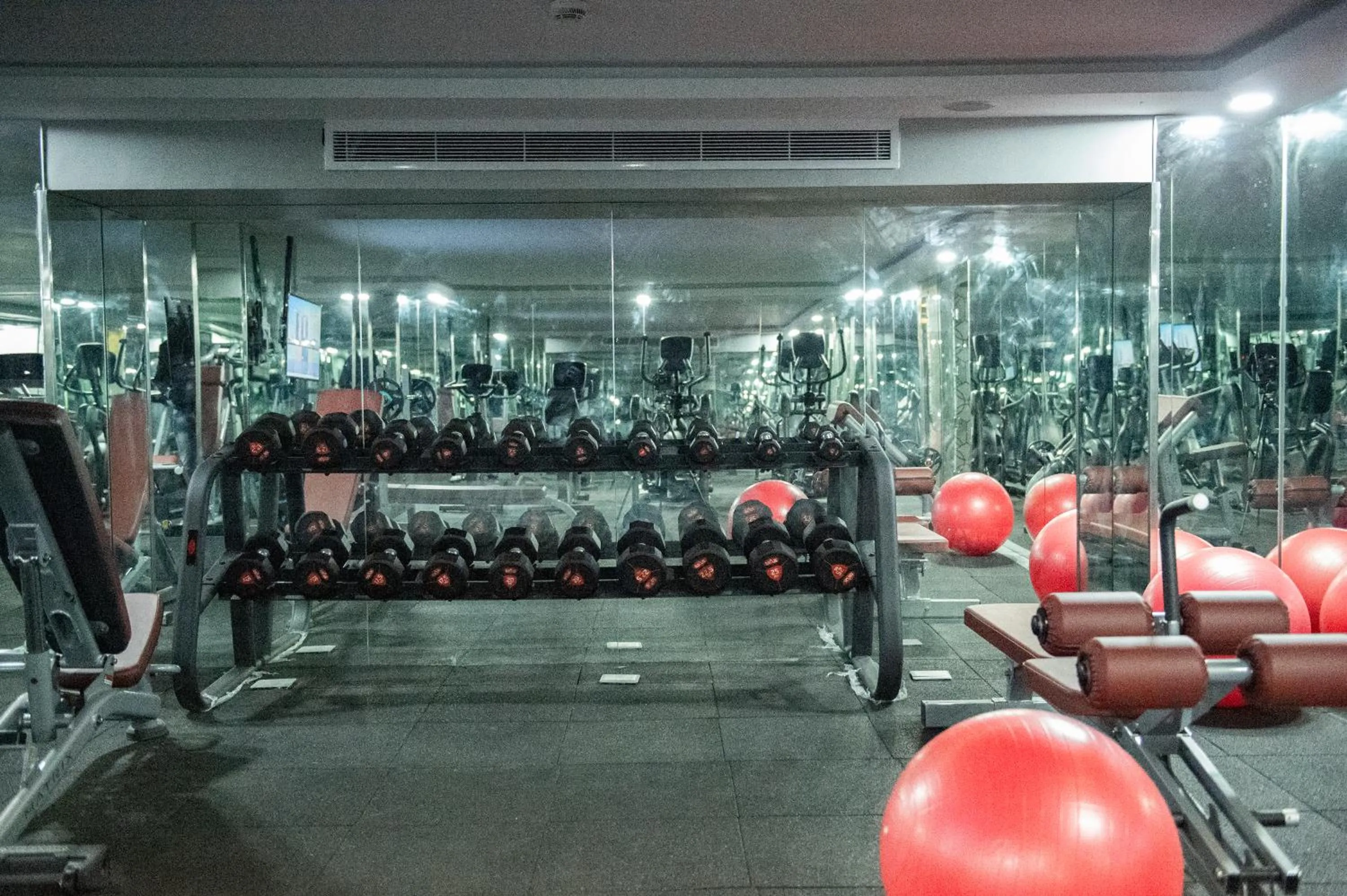 Fitness centre/facilities in Gorash Hotel