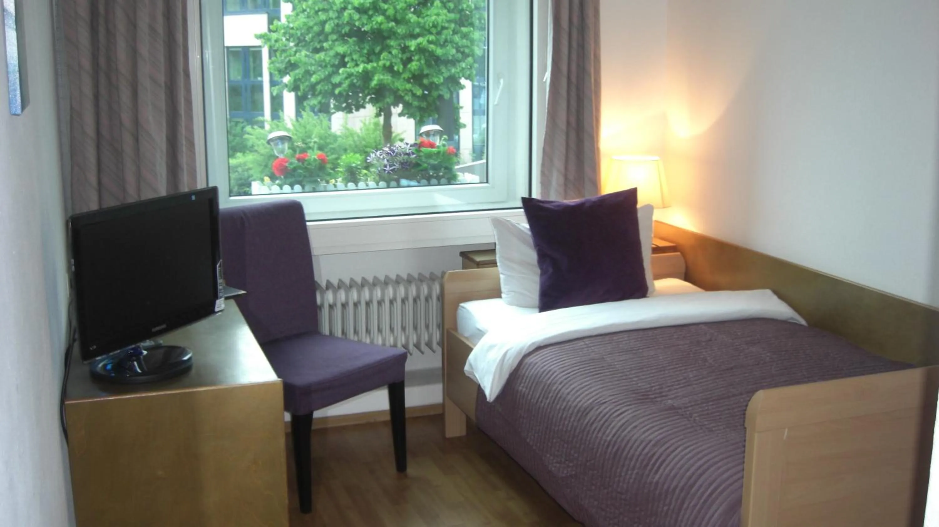 Photo of the whole room, Bed in Hotel Solinger Hof