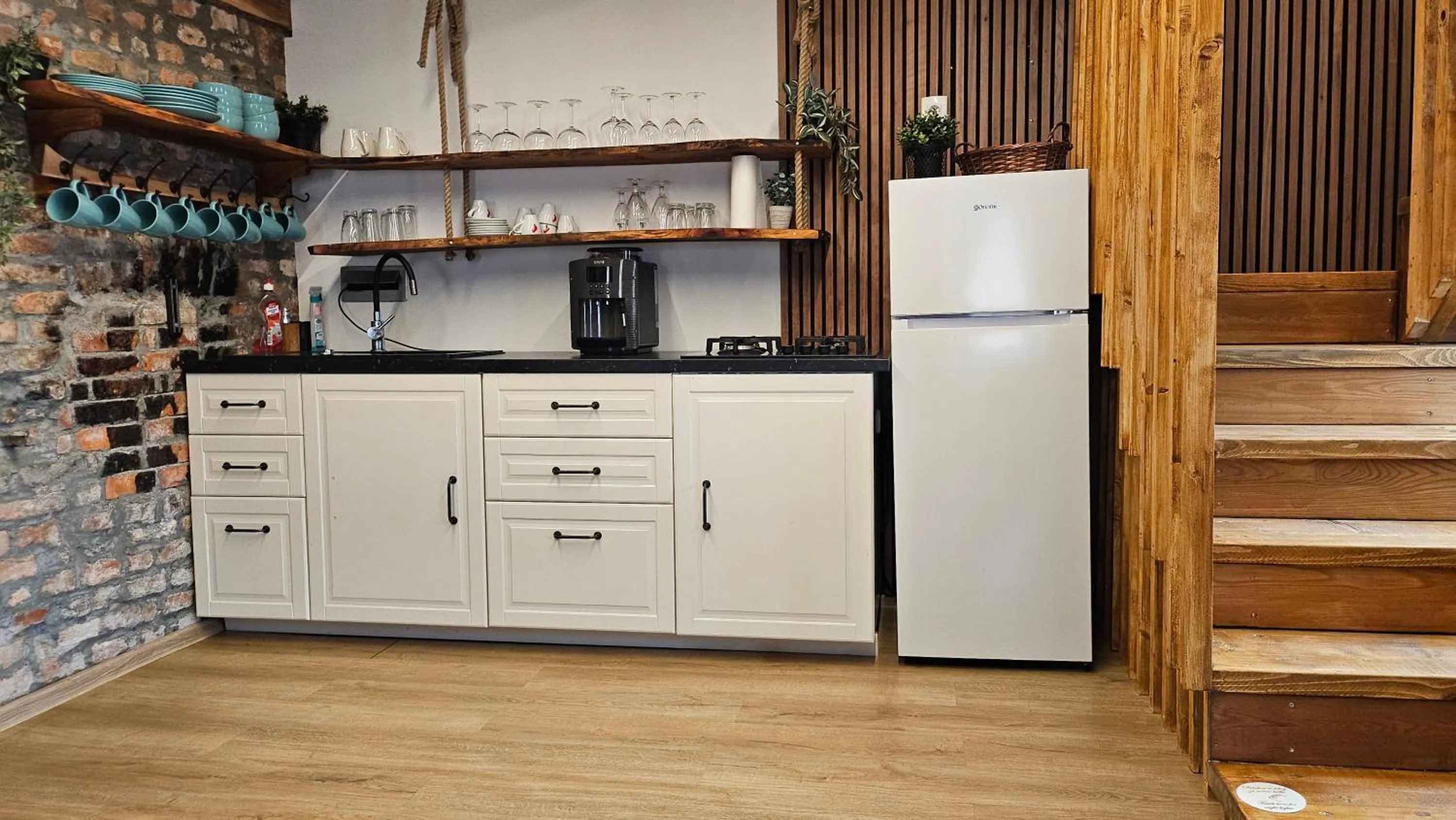 Kitchen or kitchenette in Hiša stare mame