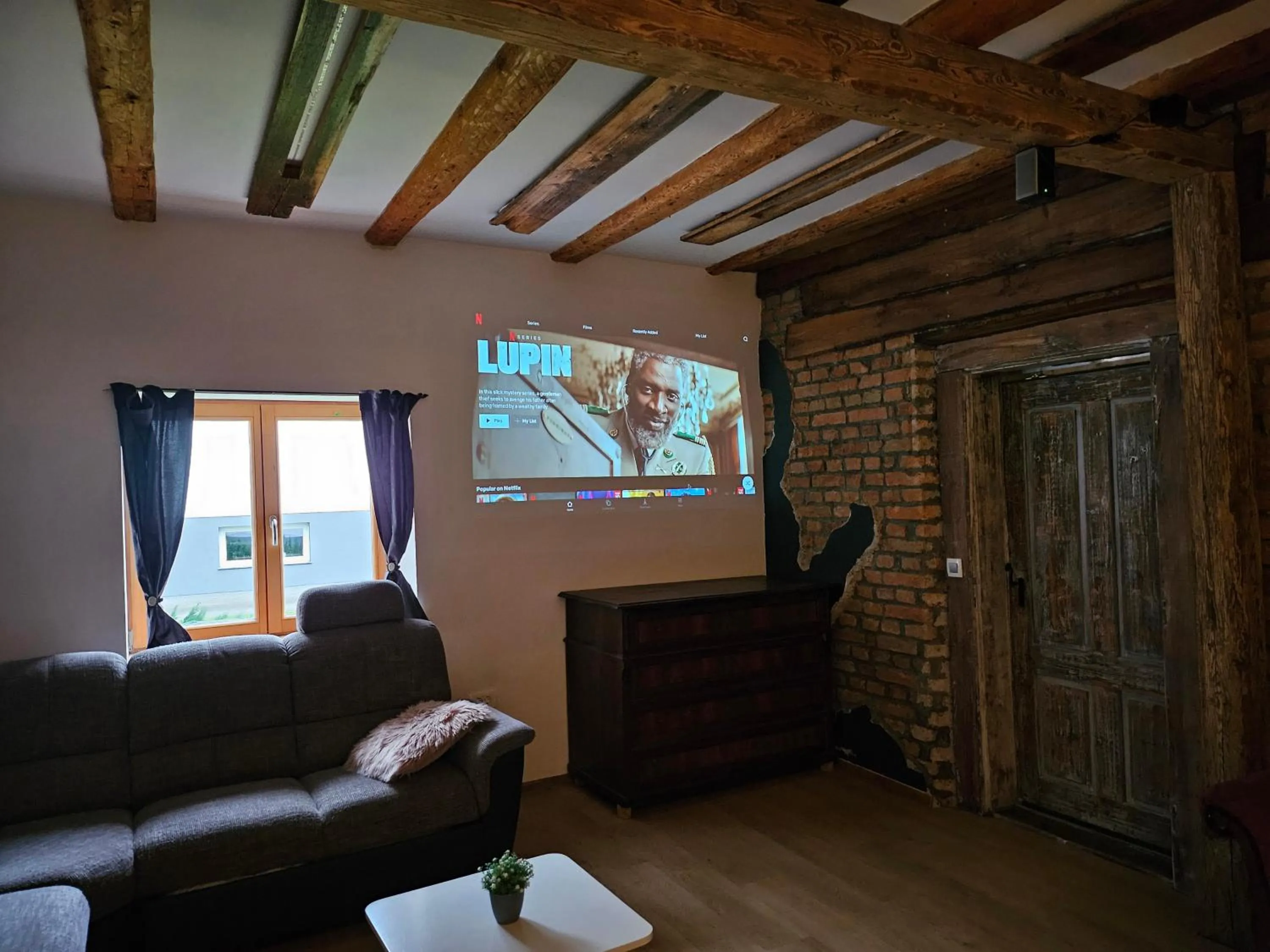 TV and multimedia in Hiša stare mame