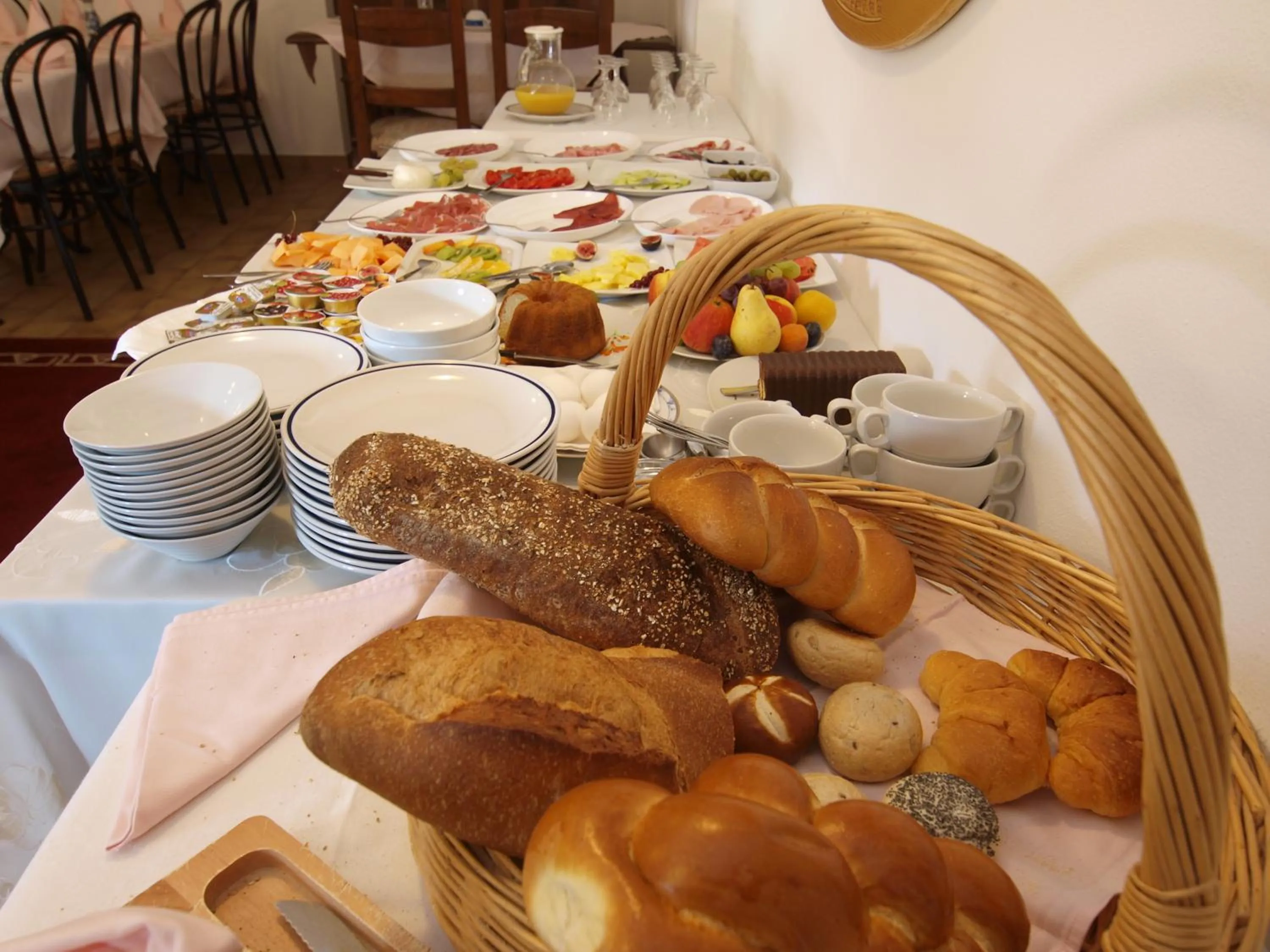 Restaurant/places to eat in Hotel Al Fiume