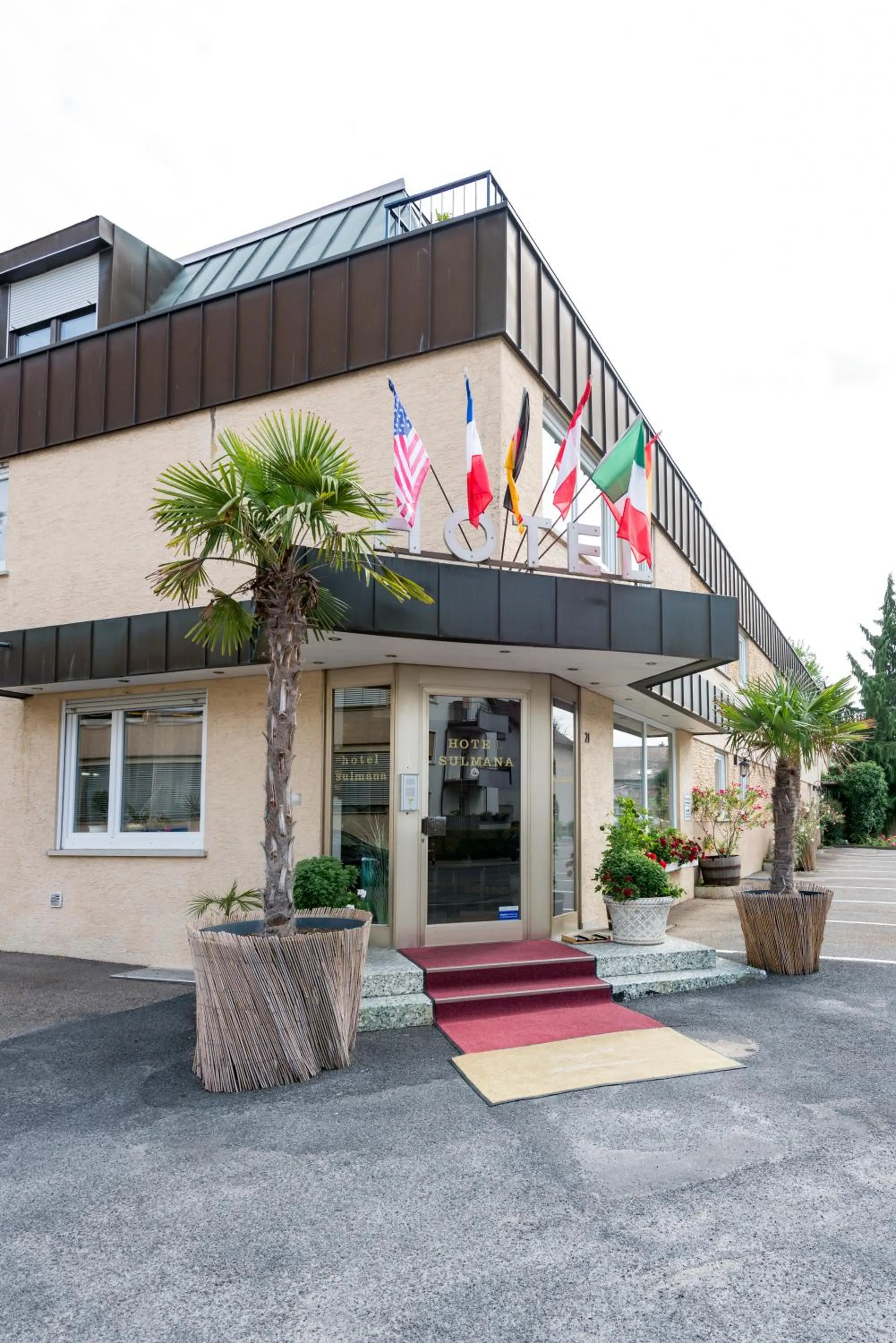 Property building in Hotel Villa Sulmana