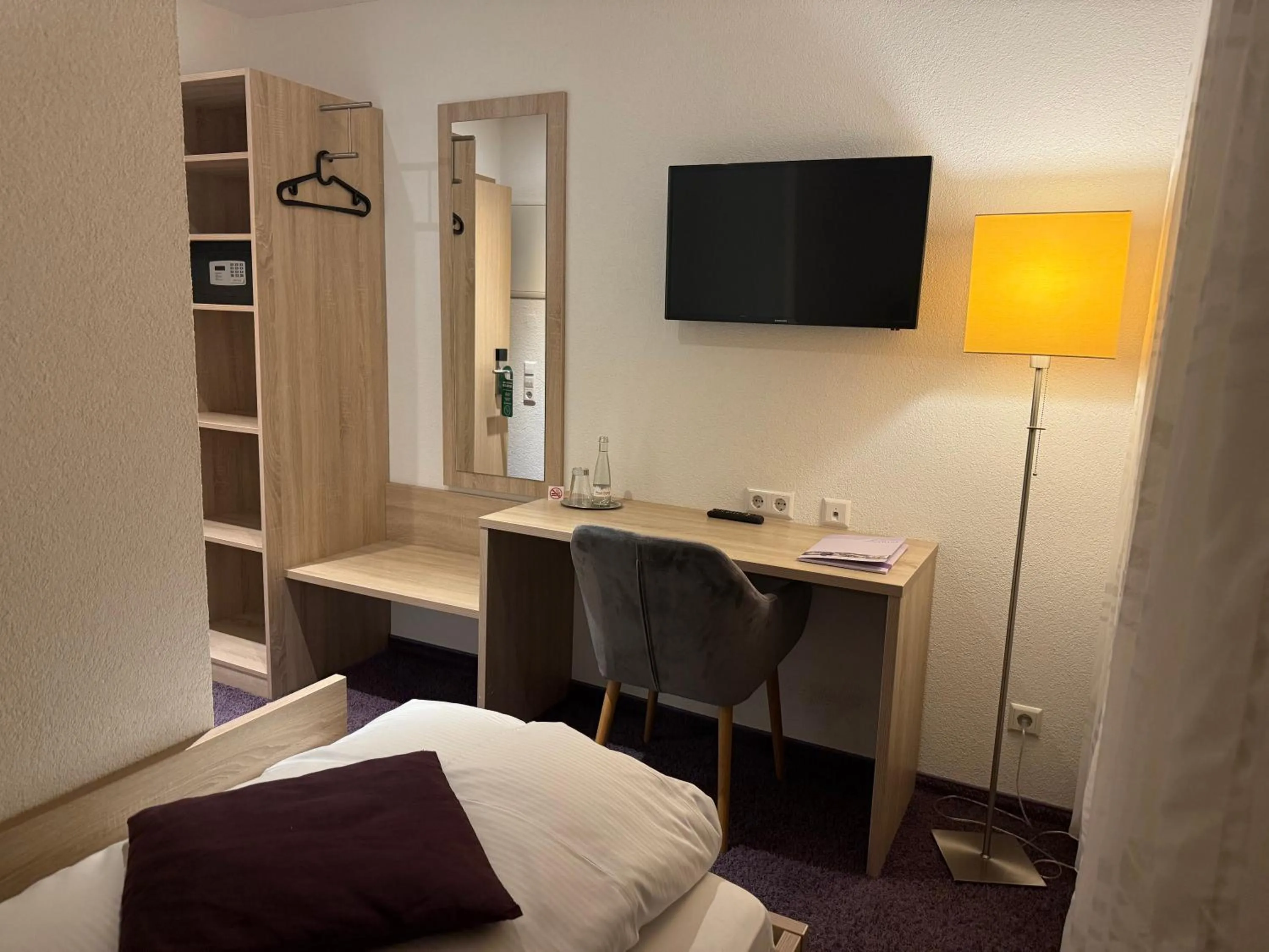 Photo of the whole room, Bed in Hotel Villa Sulmana