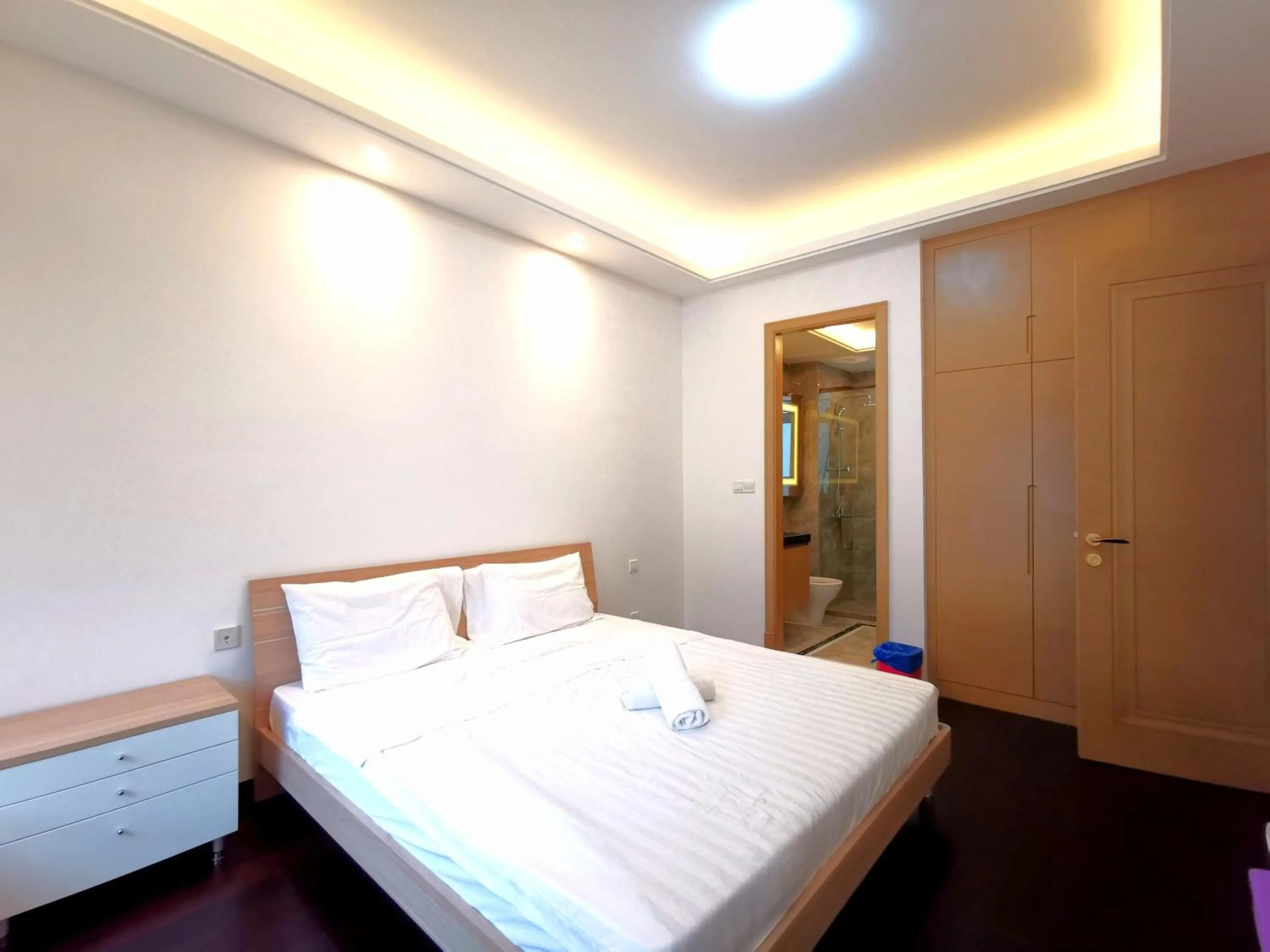 Bed in R&F Princess Cove by Maco Home