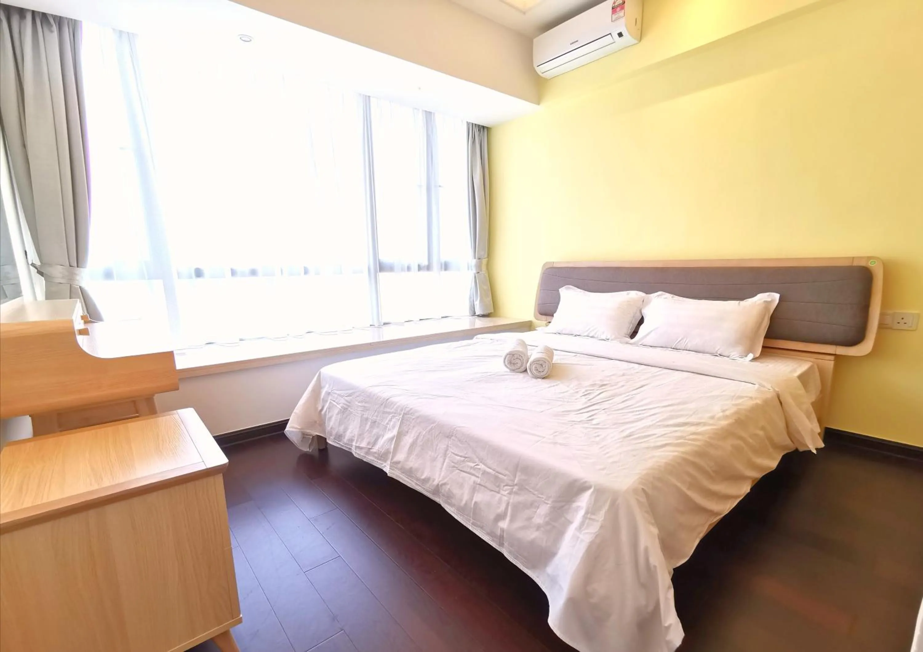 Bed in R&F Princess Cove by Maco Home