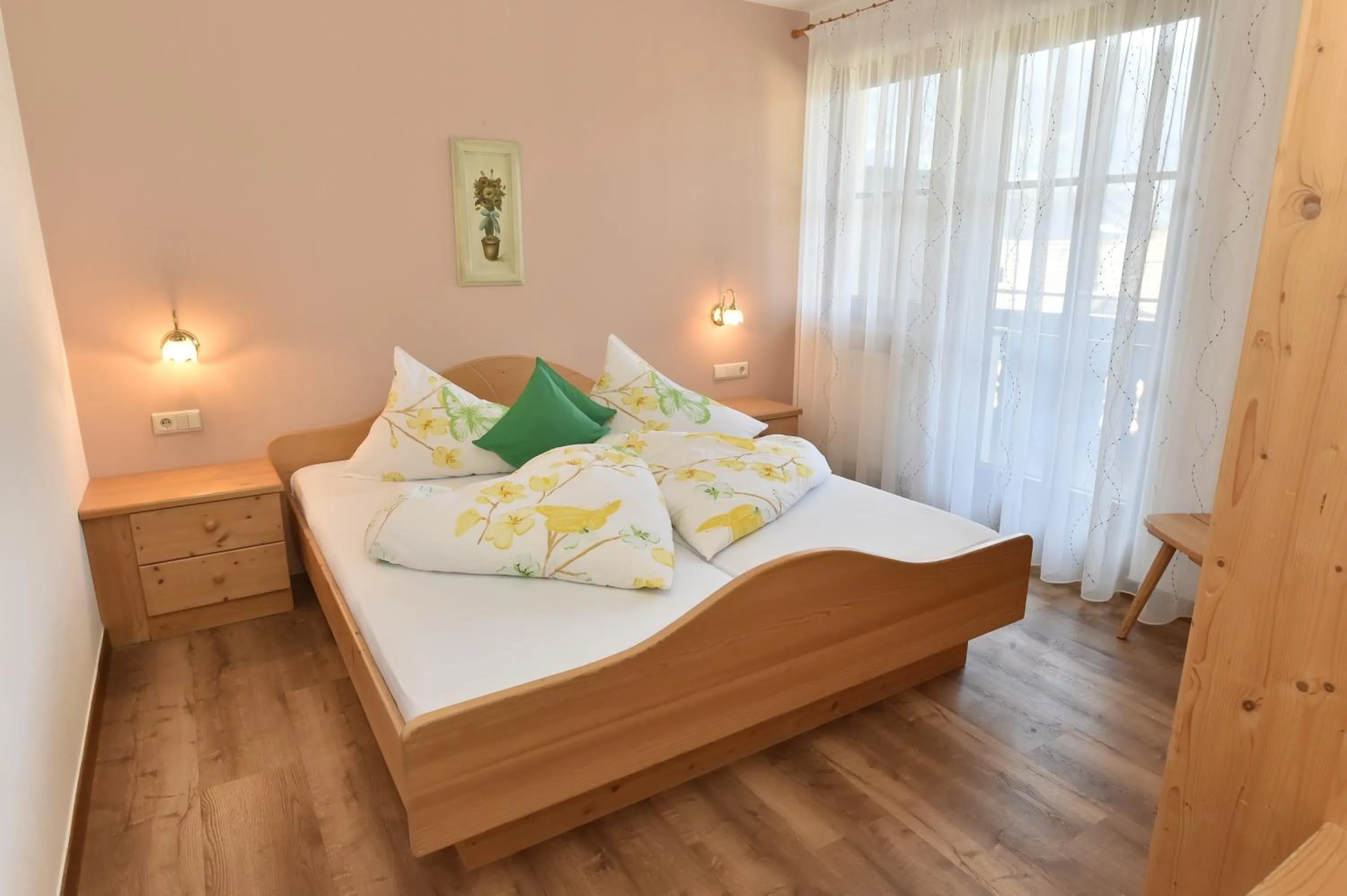 Bed in Appartements Lenzenhof