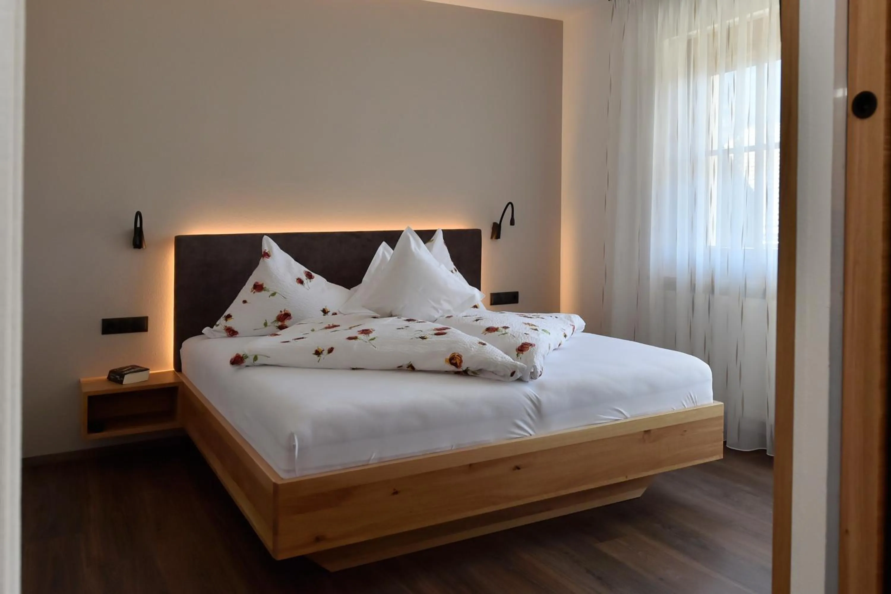 Bed in Appartements Lenzenhof