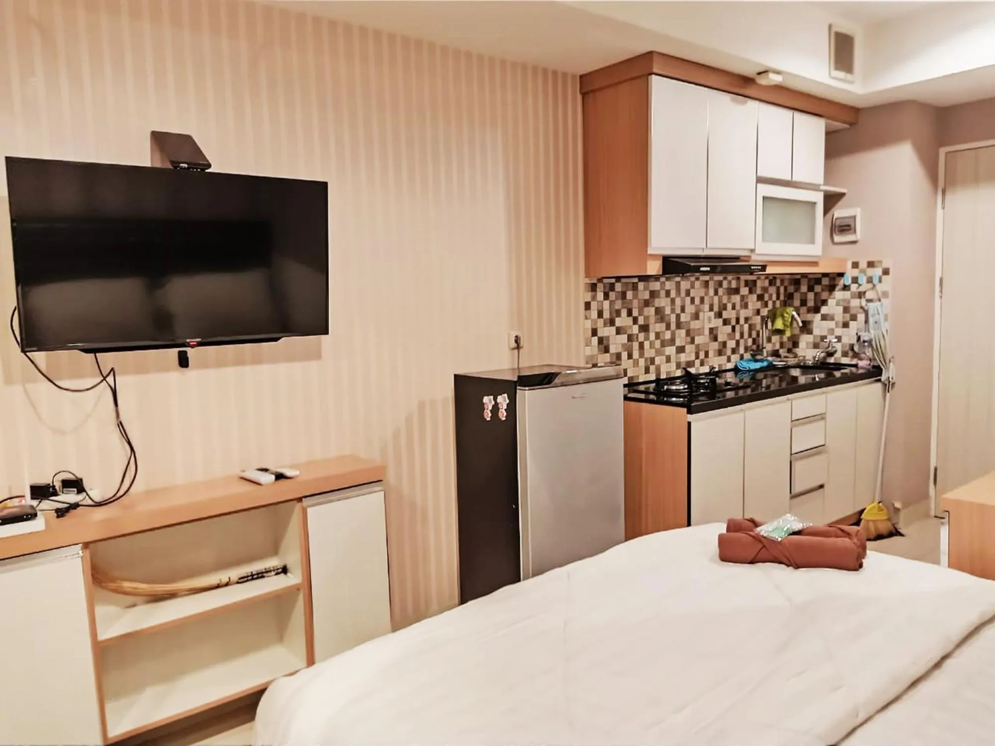 Bedroom, Bed in Apartemen Grand Kamala Lagoon by 21 Room