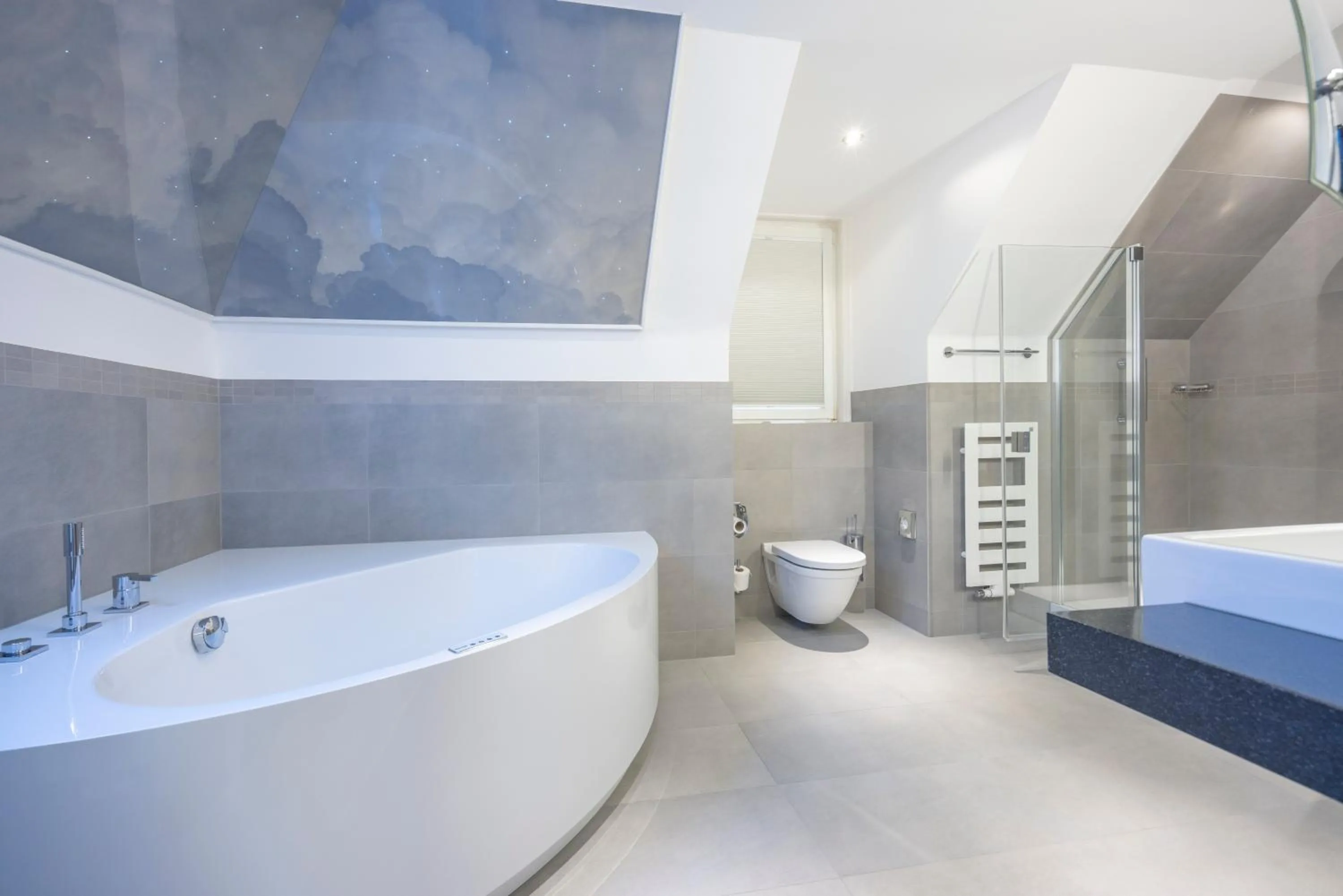 Bathroom, Bed in Fletcher Waldhotel Nordrhein-Westfalen