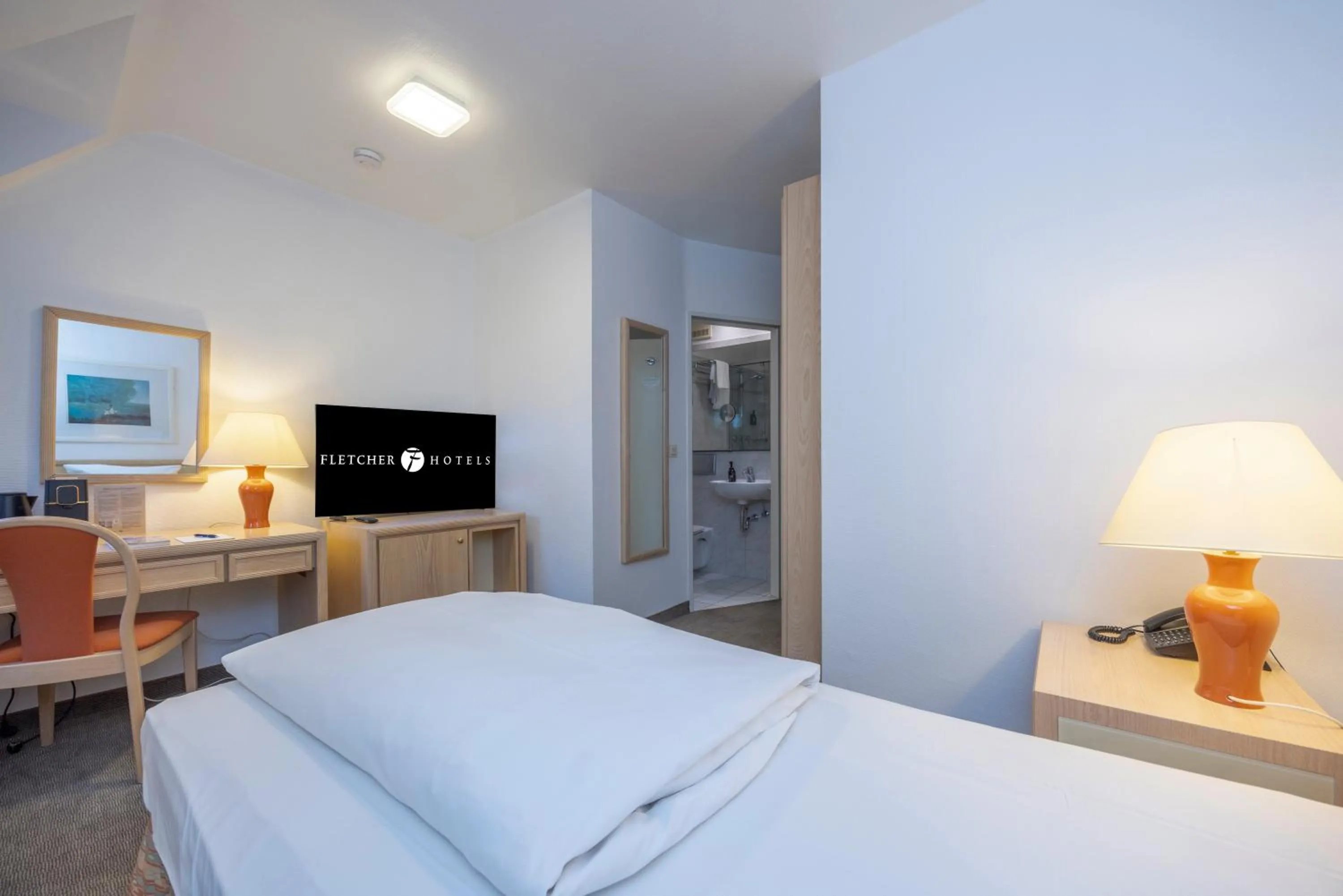 Photo of the whole room, Bed in Fletcher Waldhotel Nordrhein-Westfalen