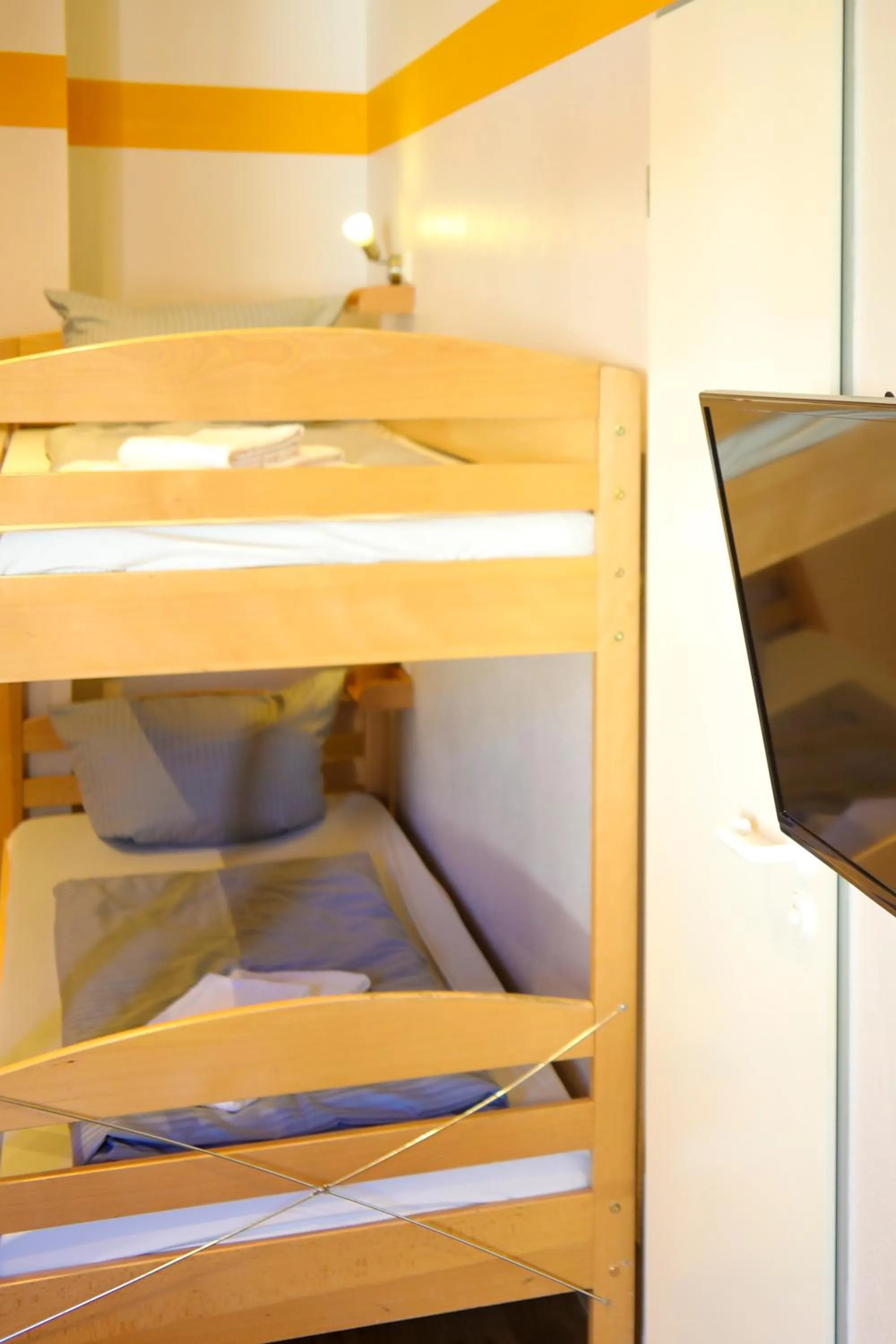 bunk bed, Bed in acama Hotel & Hostel Kreuzberg