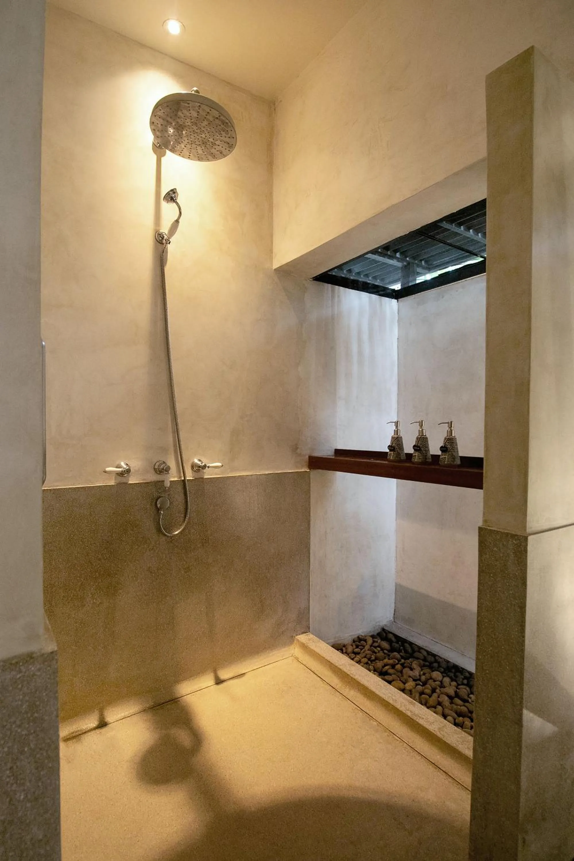 Shower in The Lamai Samui