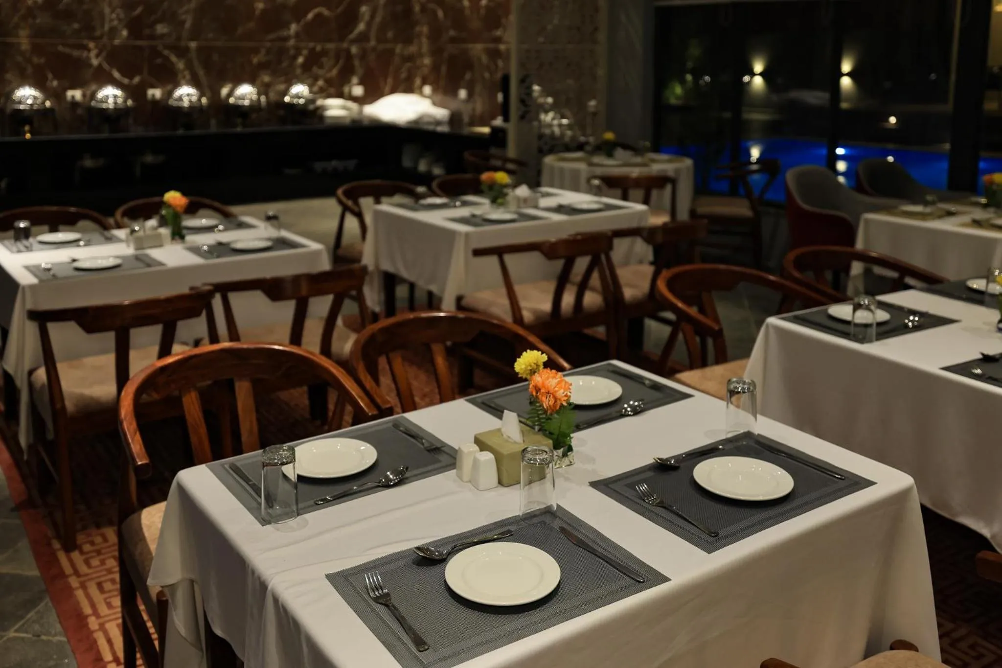 Restaurant/places to eat in Hotel Dolmaling