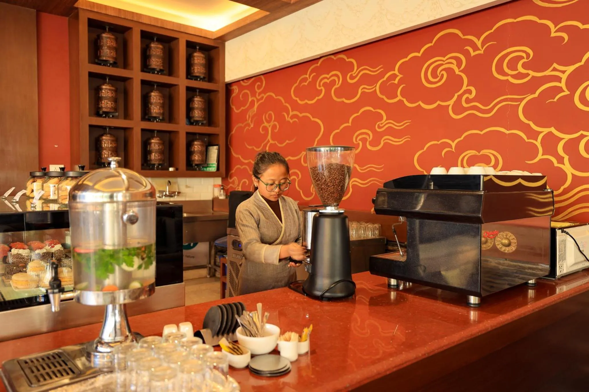 Restaurant/places to eat in Hotel Dolmaling