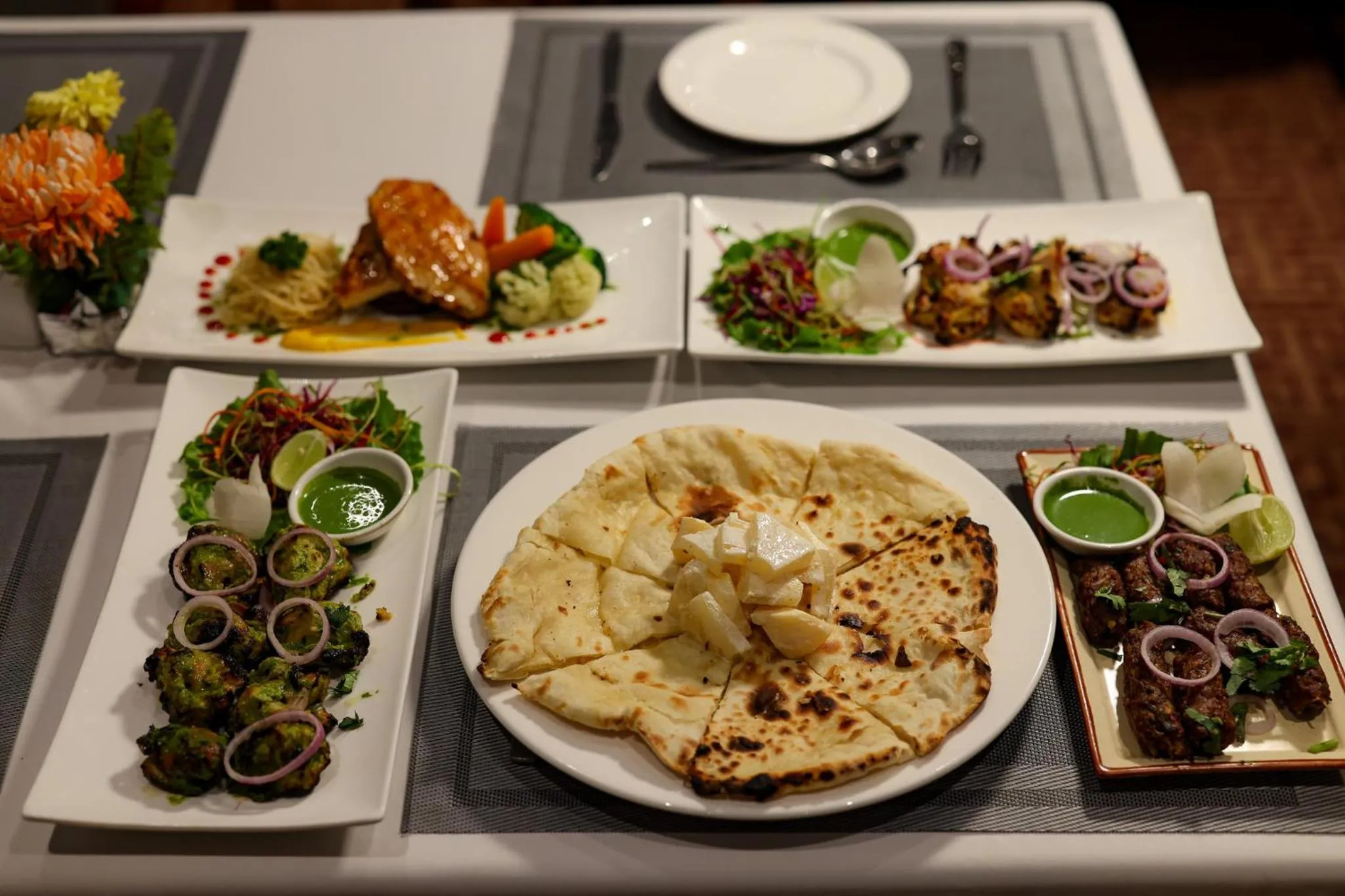 Restaurant/places to eat in Hotel Dolmaling