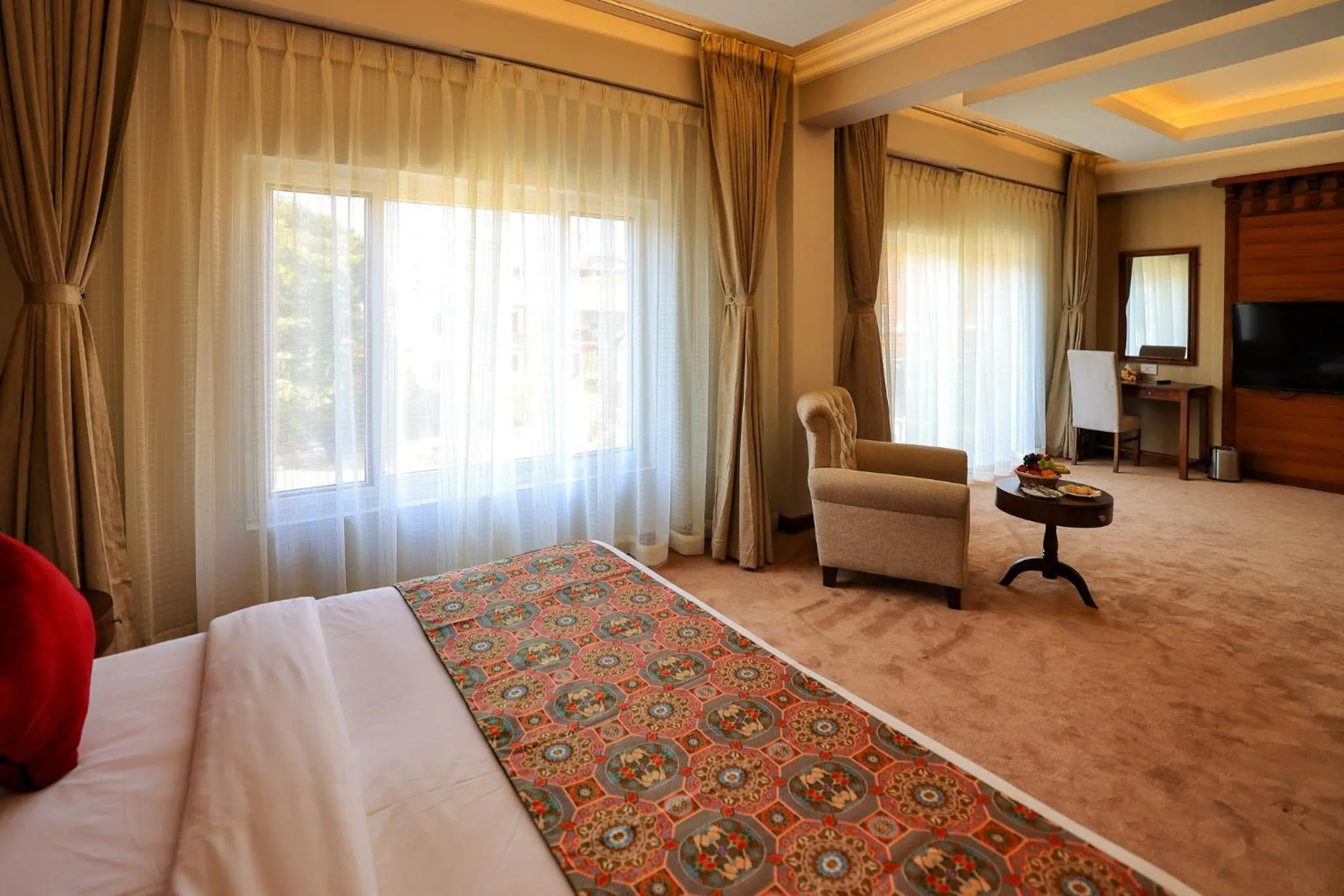 Communal lounge/ TV room, Bed in Hotel Dolmaling