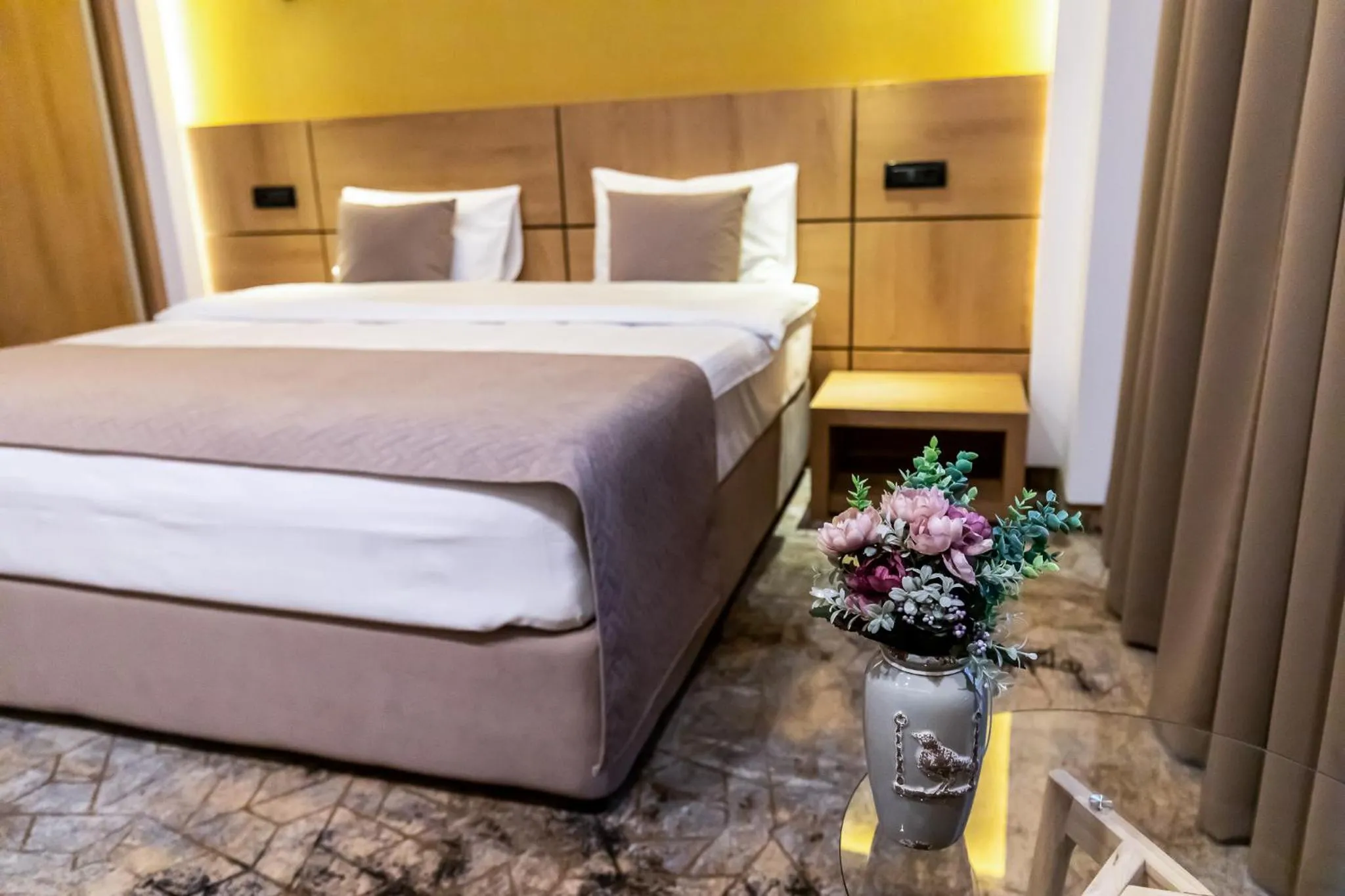 Bed in GRAND VIEW Hotel & Suites Copou