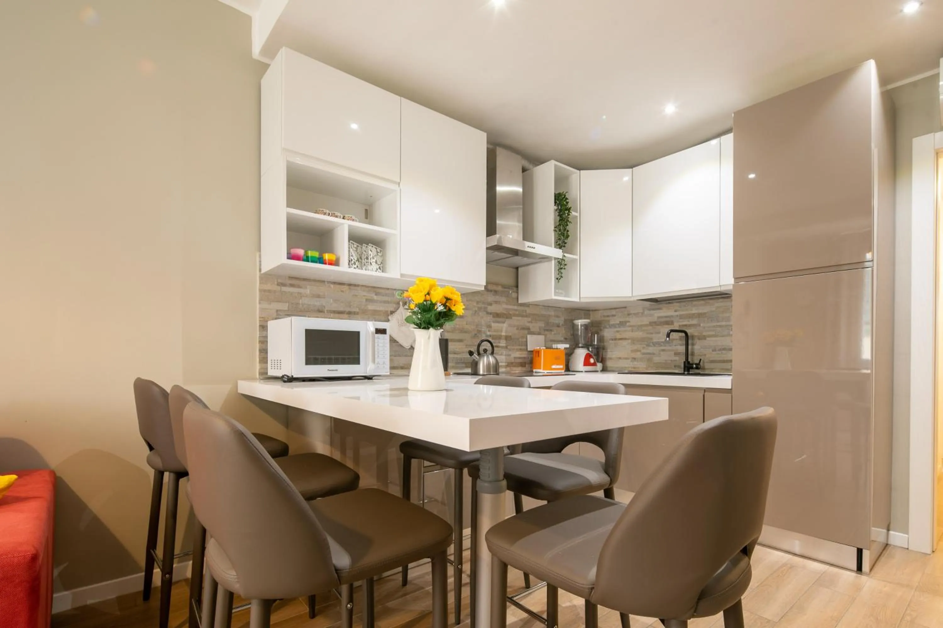 Kitchen or kitchenette in Pepi Modern by Mmega