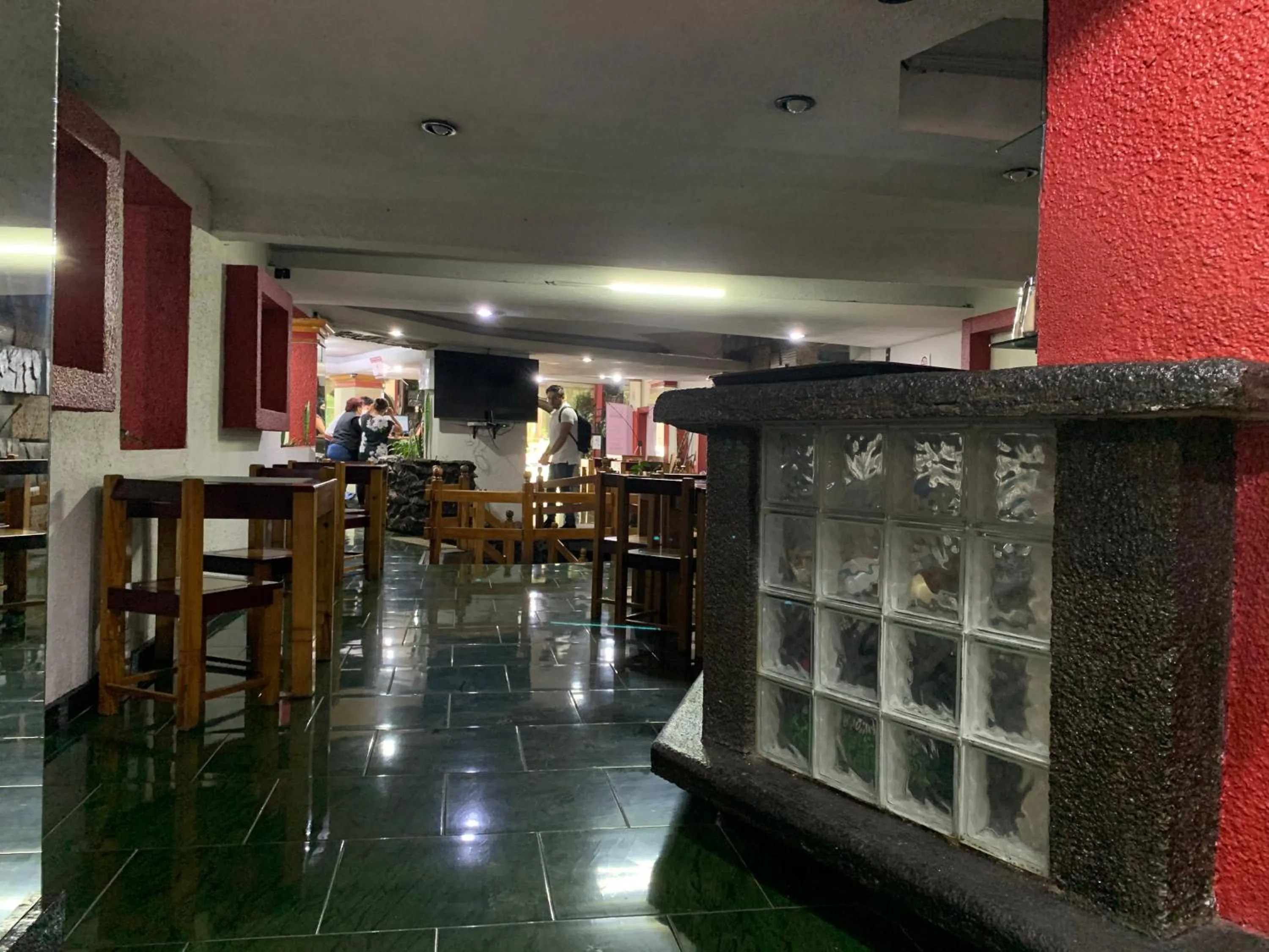 Restaurant/places to eat in Hotel Alameda