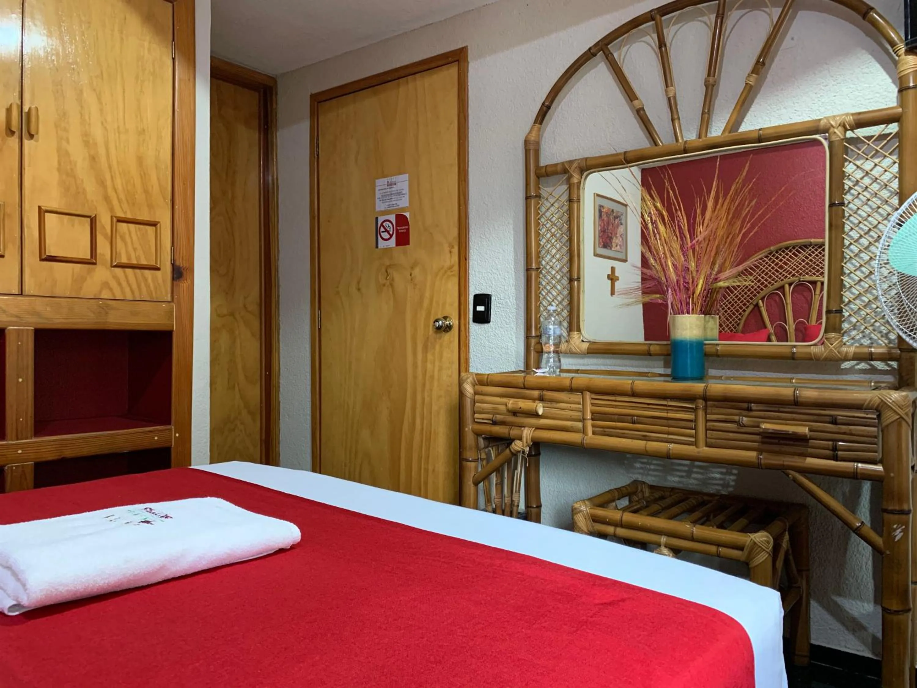 Bed in Hotel Alameda