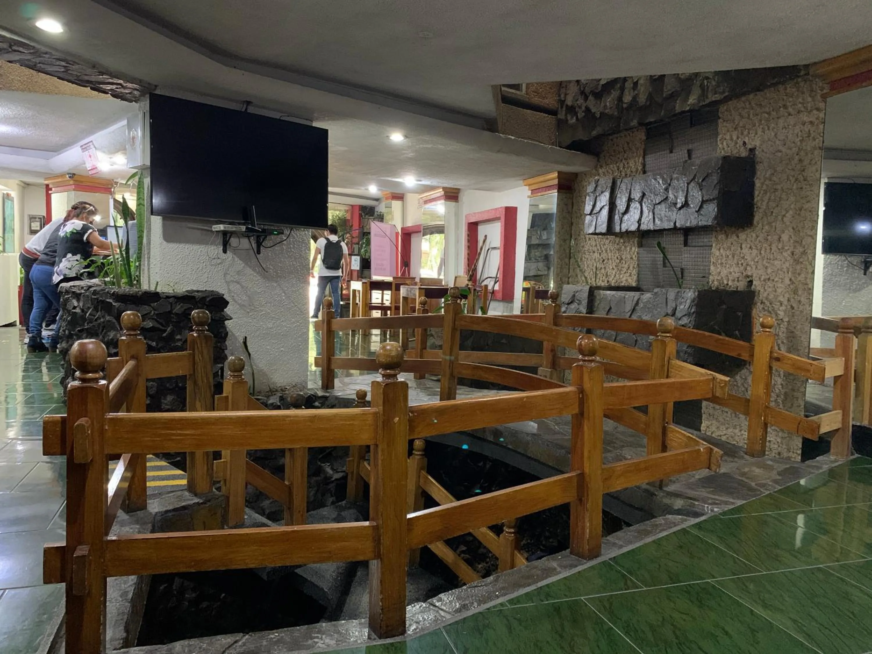 Restaurant/places to eat in Hotel Alameda