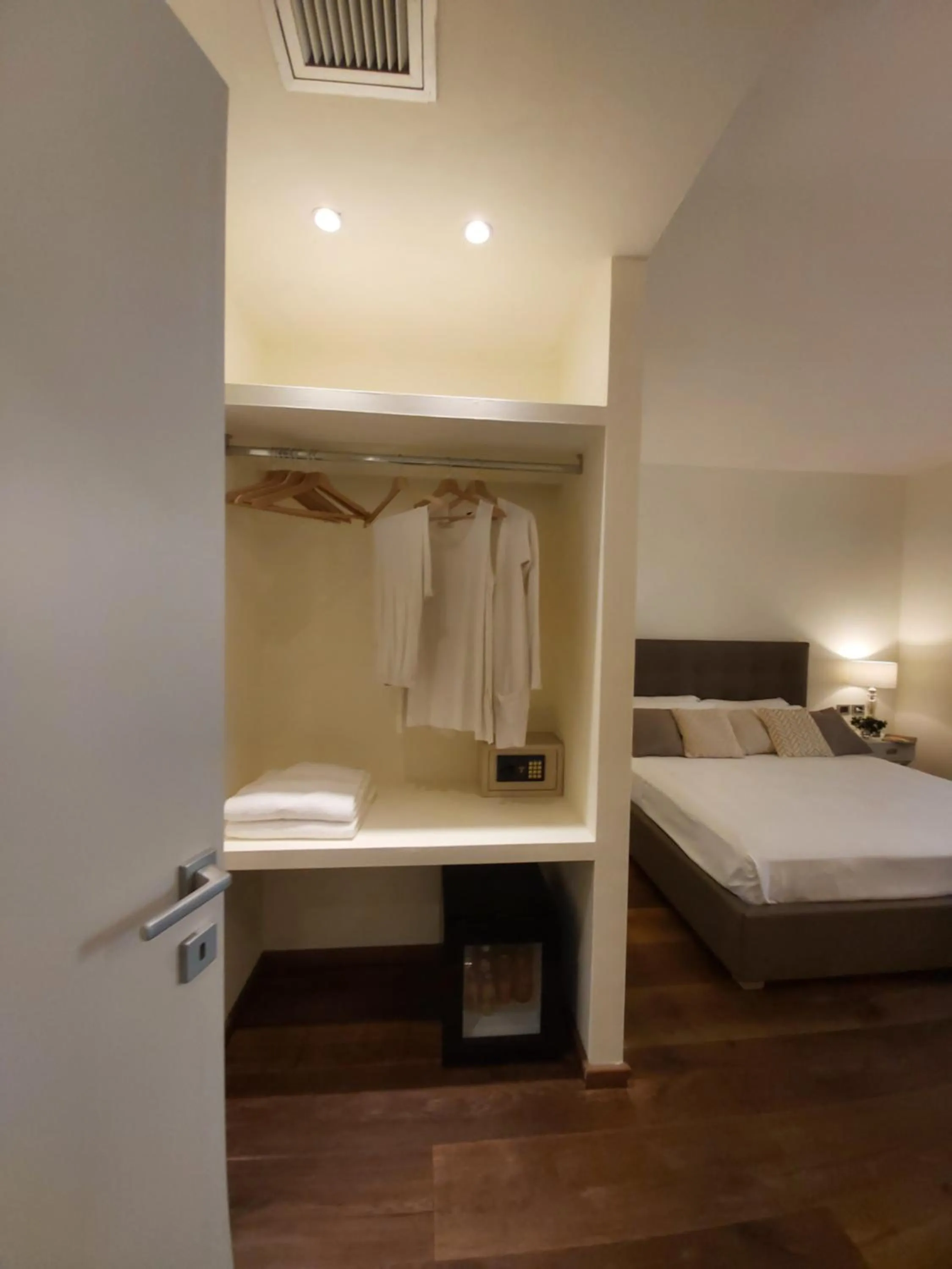 Photo of the whole room, Bed in SIGNORIA '64