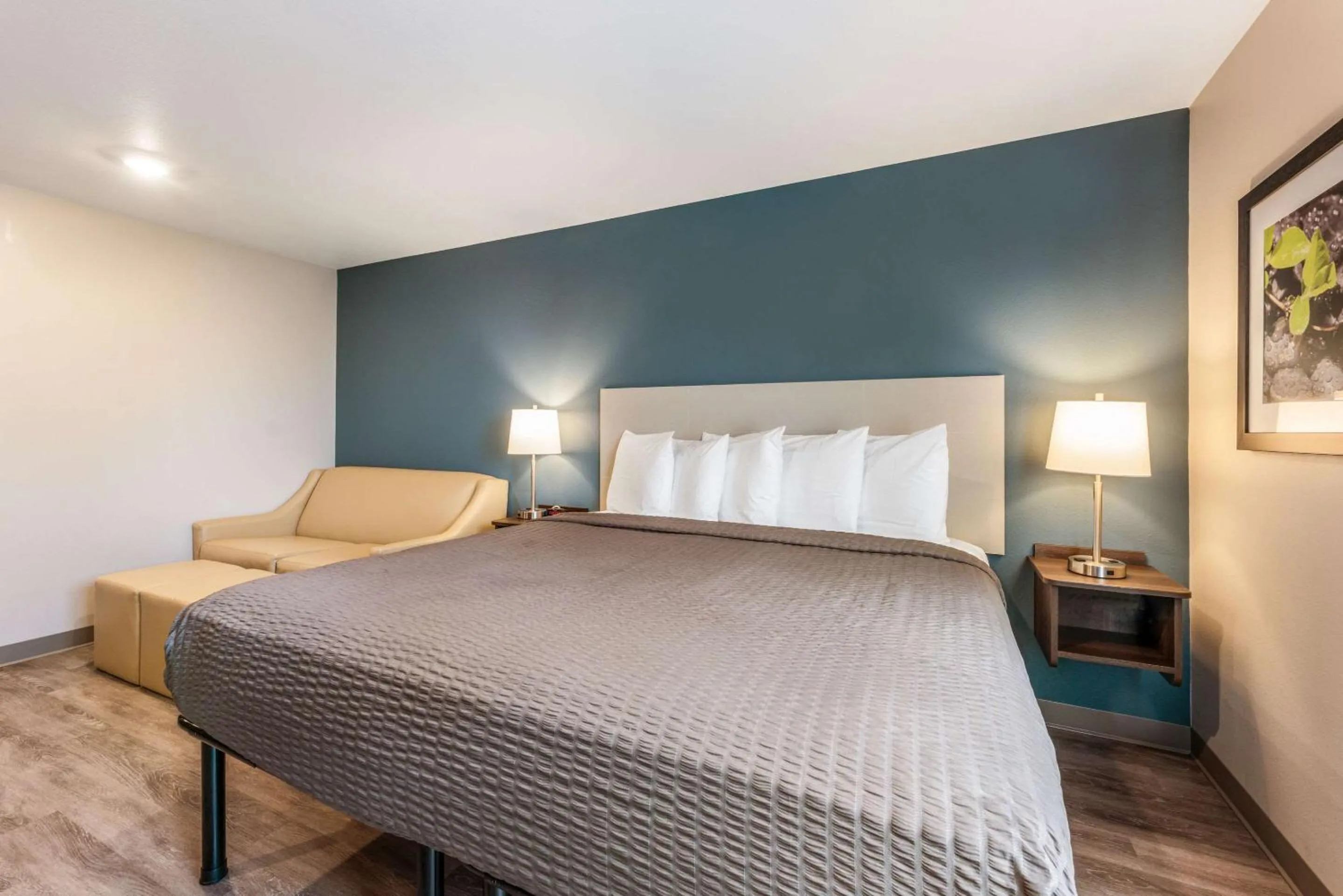 Photo of the whole room, Bed in WoodSpring Suites Linden