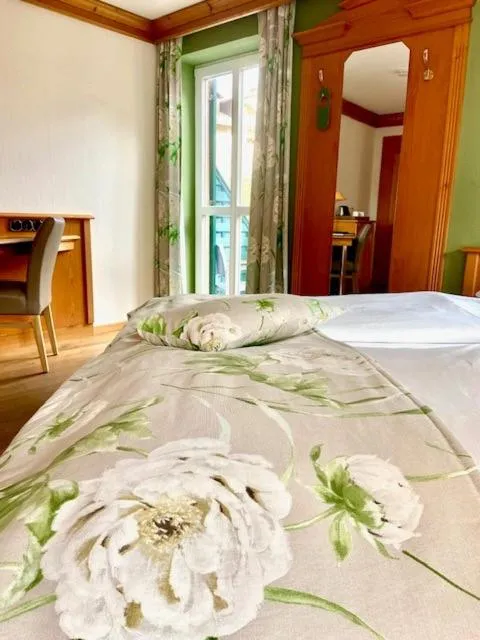 Bedroom, Bed in Hotel Fischerhaus