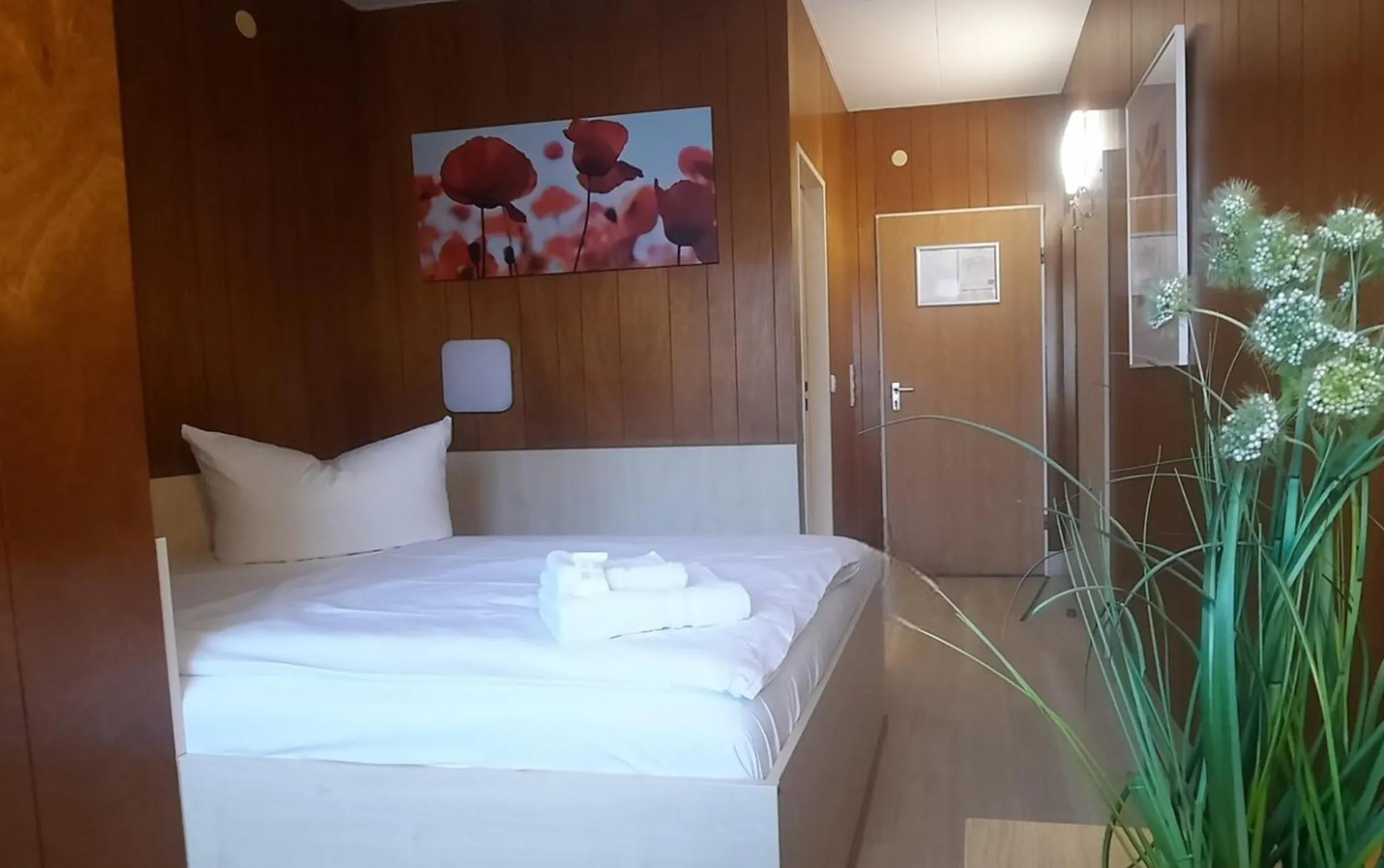 Photo of the whole room, Bed in Central-Hotel Tegel