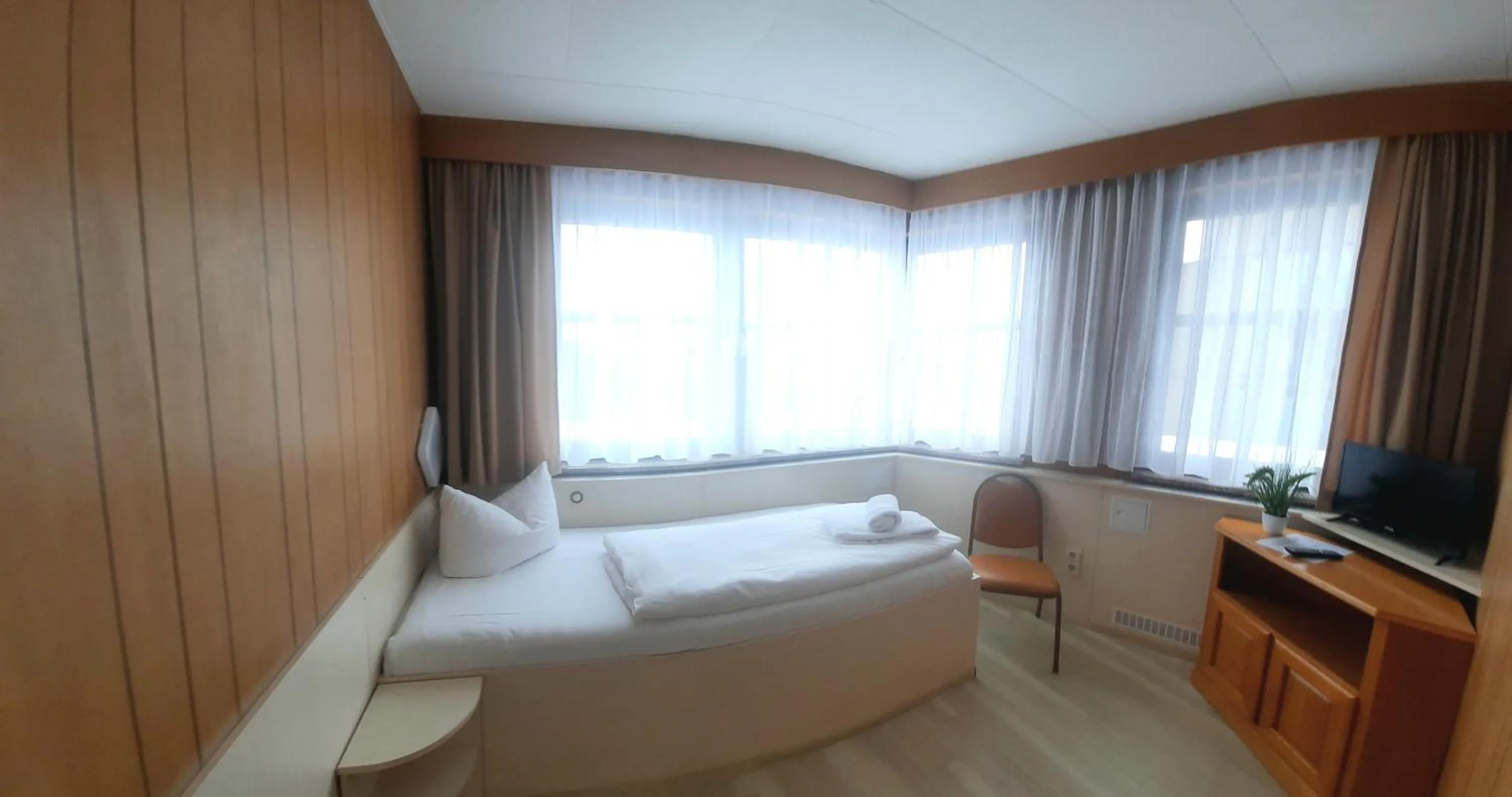 Photo of the whole room in Central-Hotel Tegel